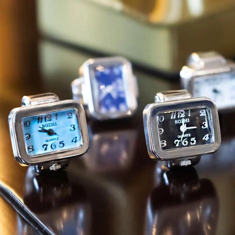 Vintage Punk Finger Watch Mini Elastic Strap Alloy Watches Couple Rings Jewelry Clock Retro Roman Quartz Watch Rings Women Men