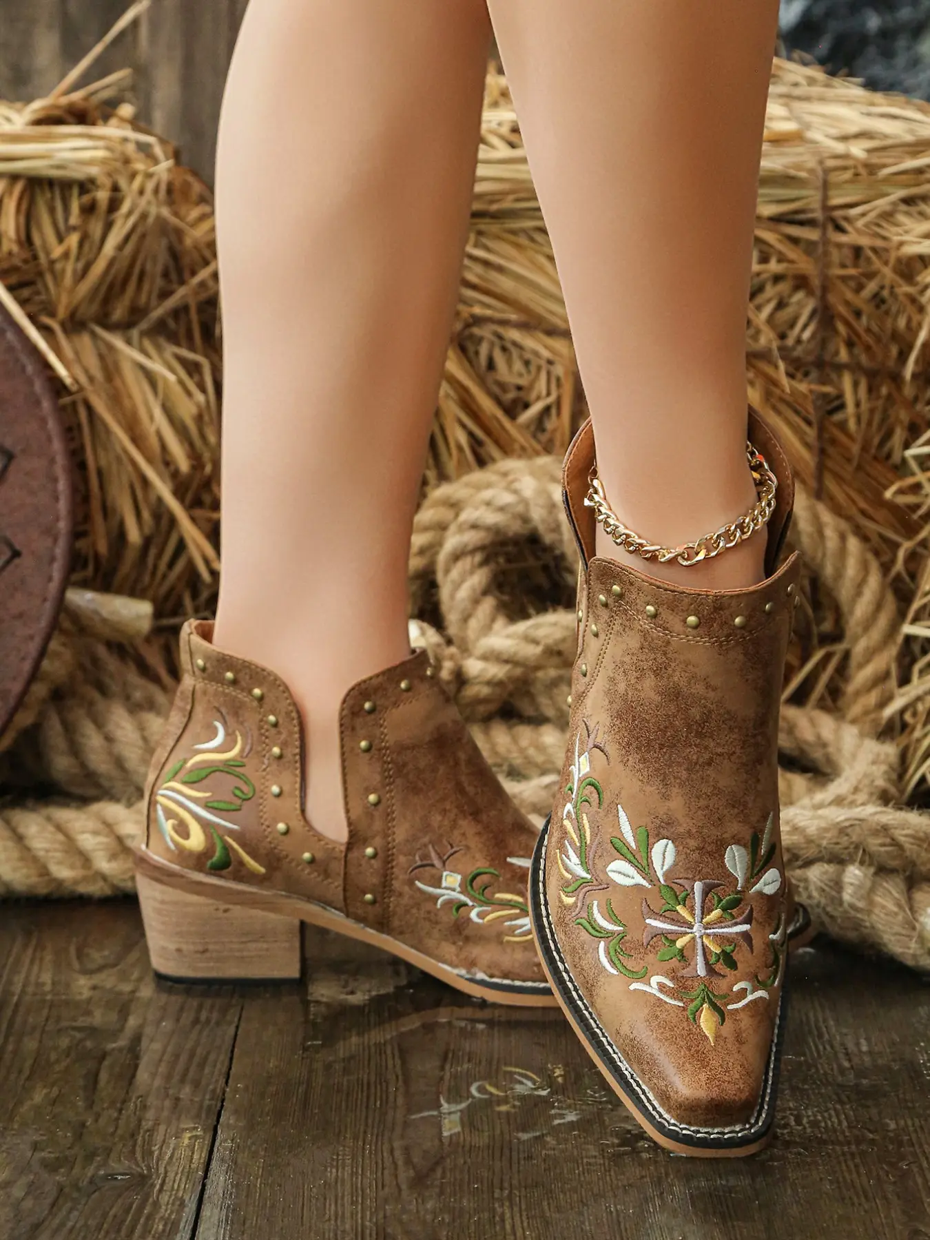 Women's Vintage Floral Embroidery Western Short Boots, PU Leather Boots, Embellished Cowgirl Boots, Rivet Pointed Toe, Side Cutout Thick Heel, Bohemian Concert