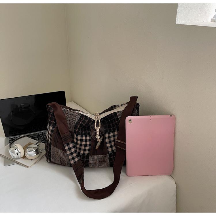 New Winter Plaid Crossbody Bag Fashion Retro Texture Square Shoulder Bag Lightweight Casual Leisure Large Capacty Coach Bag