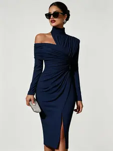 A women's fashionable and elegant solid color hip hugging dress with a high neck and sloping shoulder slit design, suitable for summer, dinner parties, dates, and brand events.