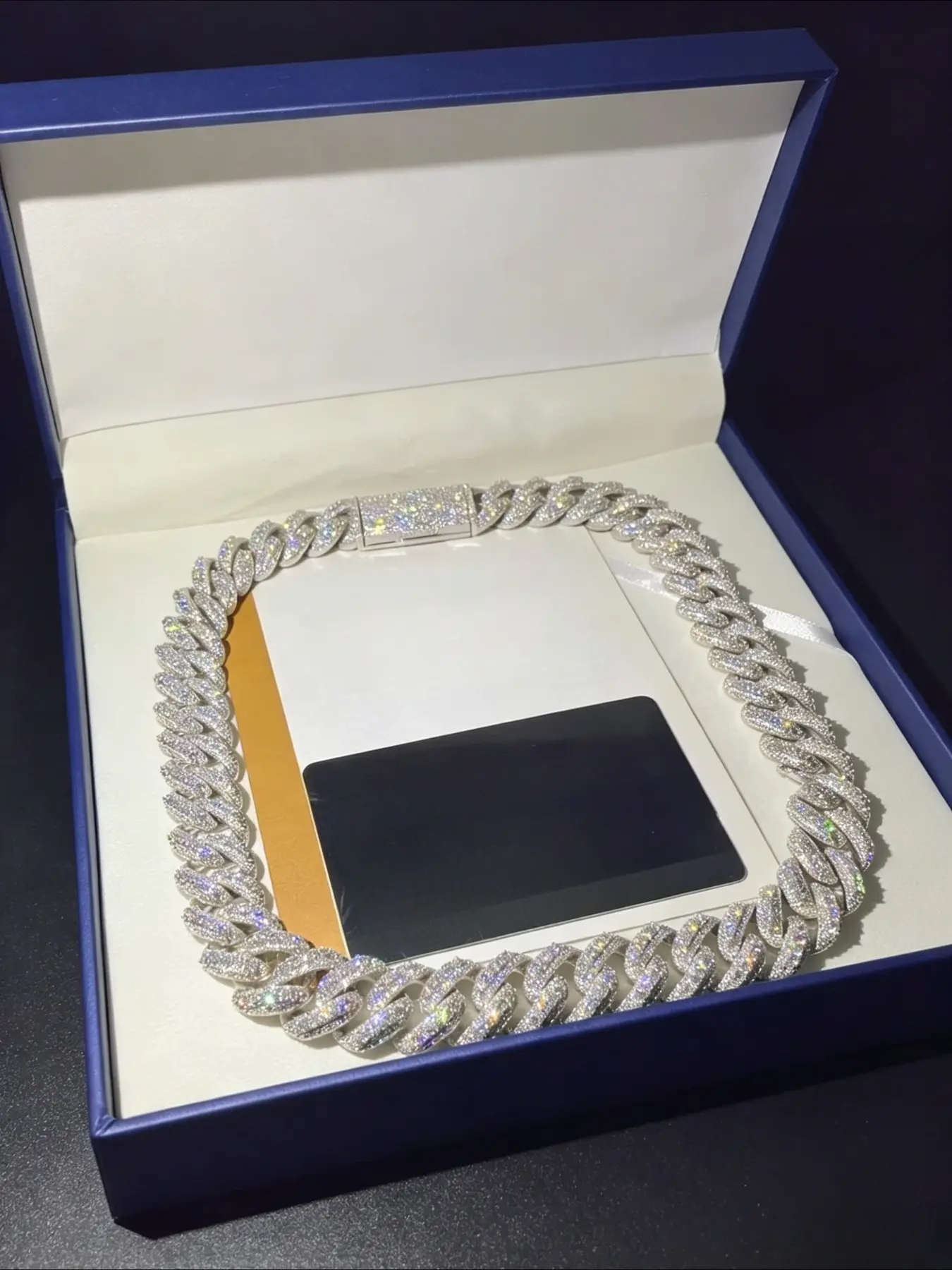 Hip-hop jewelry 18mm Cuban chain necklace, American solid Cuban necklace bracelet set, evenly electroplated and colored with advanced texture, the first choice for hip-hop lovers to wear at social gatherings, easily becoming the focus of the audience