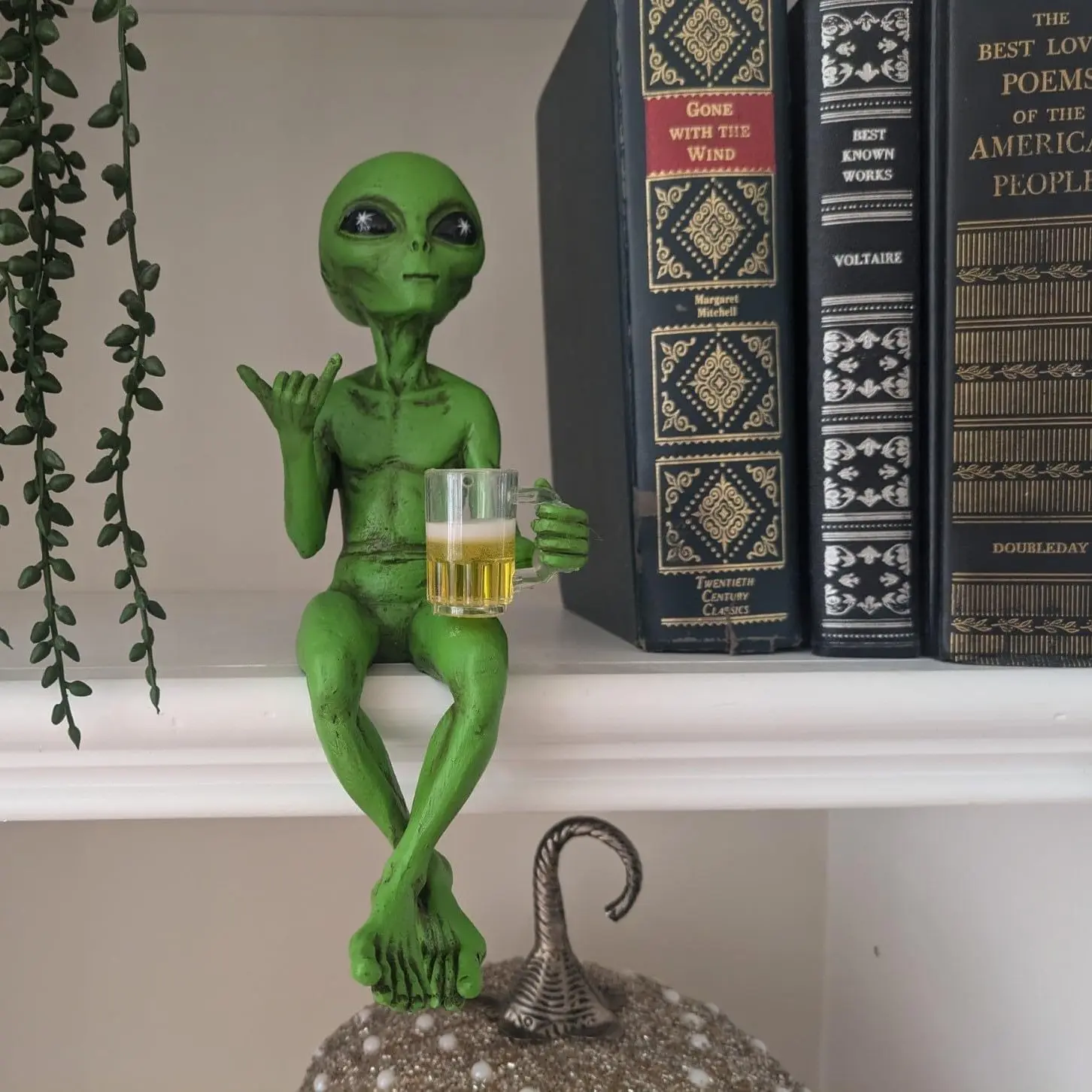 Funny Alien Drinking Beer Resin Statue, Outer Space Alien Sculpture, Desktop Ornaments & Bookshelf Decor, Unique Gift for Sci-Fi Lovers