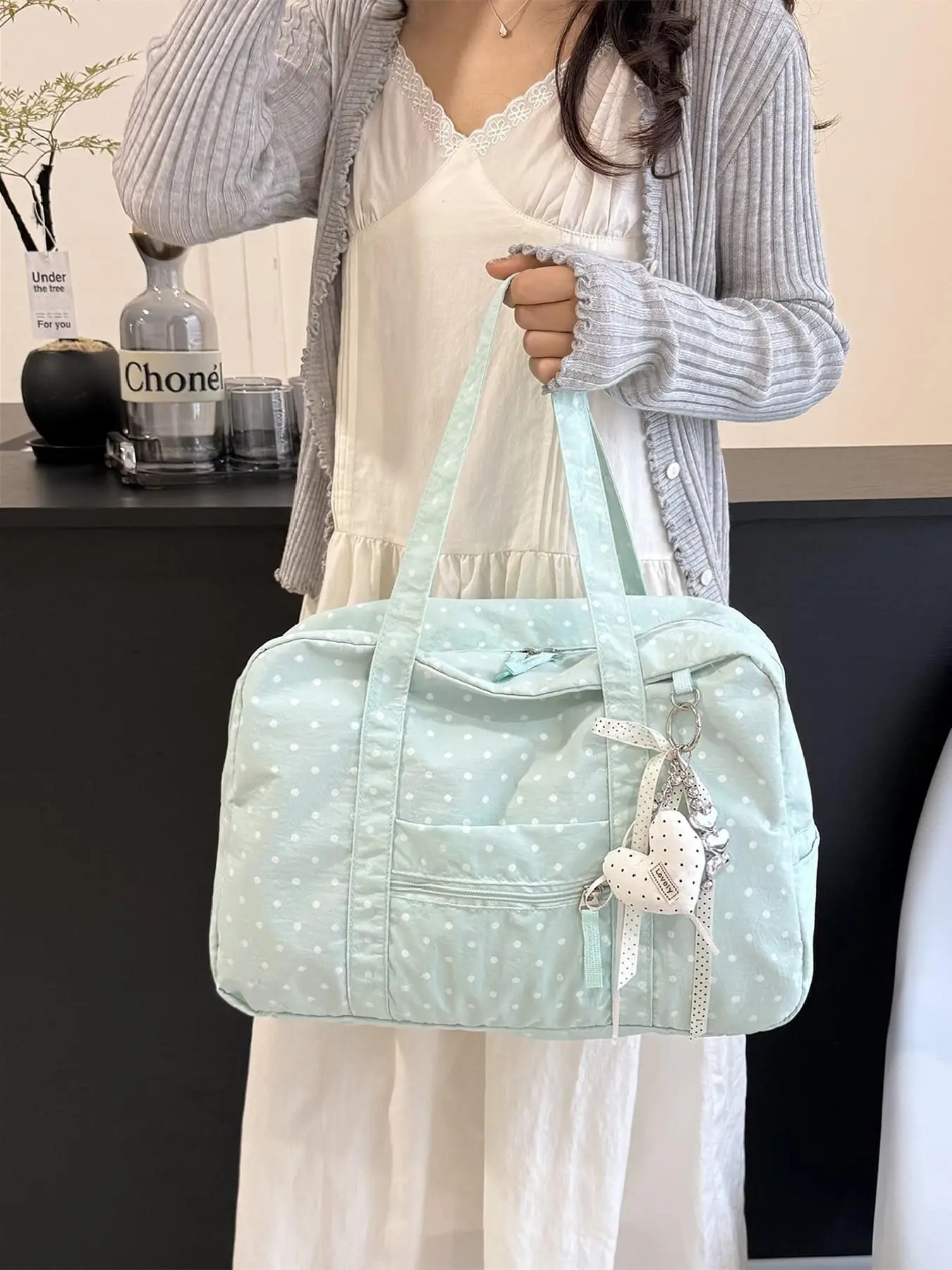 Women's Cute Polka Dot Waterproof Nylon Duffle Bag, Multi Color Heart Charm Large Gym Handbag, Front Zipper Pocket Lightweight School Bag, Pastel Soft Style Travel Shoulder Bag for Weekend Trip Daily Workout, Lightweight Weekender Bag, Travel Bags