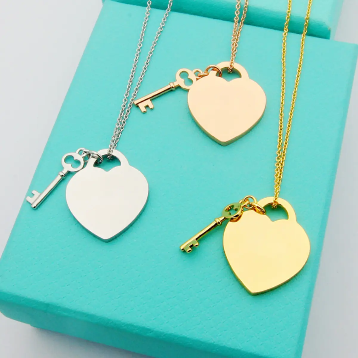 Women's Vintage Classic Tiny Fancy Heart Key Necklace, Minimalist Collarbone Chain Jewelry, Versatile Daily Wear Accessories, Thoughtful Birthday Anniversary Valentine's Day Gift for Her