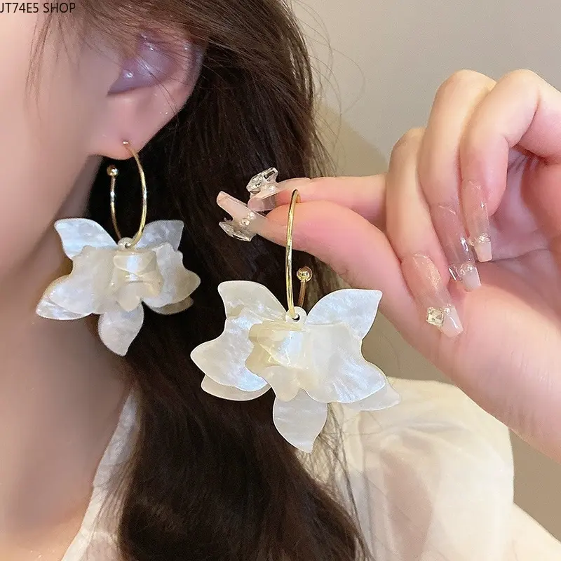 Super fairy French vacation flower earrings women's high-end sense light luxury temperament earrings niche design sense fashion earrings