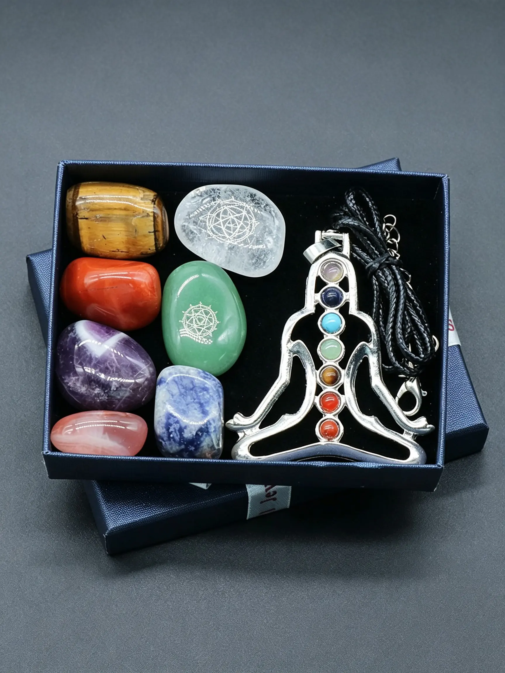 8 Piece Natural Crystal Healing Set, Seven Colors Irregular Polished Stones for Chakra Meditation, Energy Healing and Home Decoration, Healing Crystals