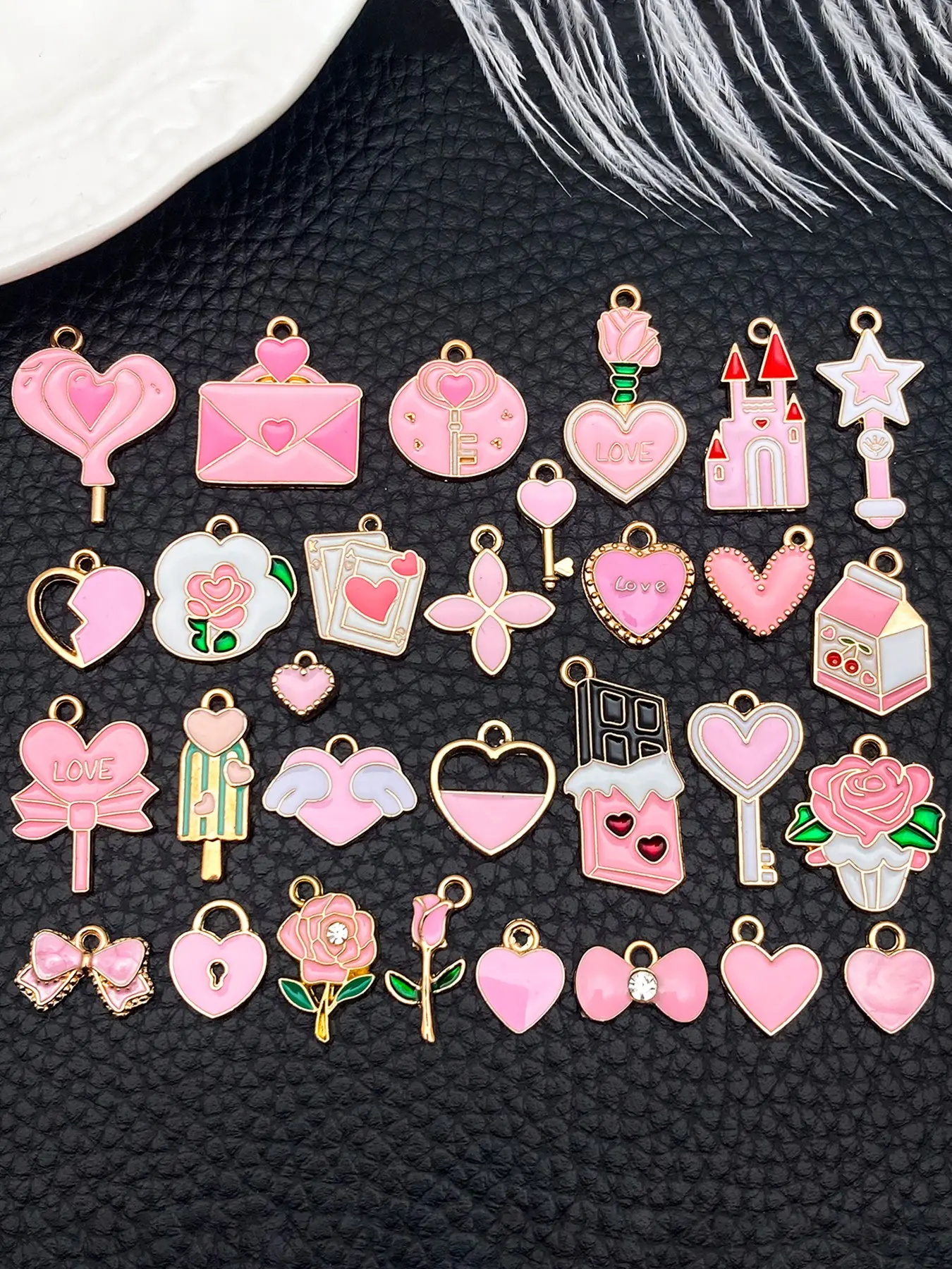 30pcs Mixed Fashion Enamel Pink Valentine's Day Love Heart Charm Rose Flower Cute Pendant for DIY Bracelet Earrings Necklace Jewelry Making Craft Accessories Gift for Lovers