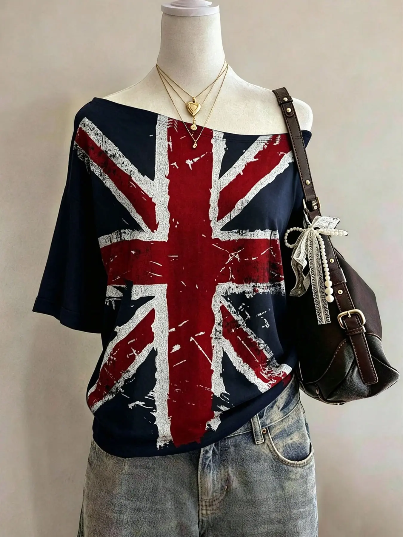 Women's Off Shoulder Short Sleeve T-Shirt, Loose Casual Top With Vintage Union Jack Graphic Print For Daily Street Outfits, Graphic Streetwear