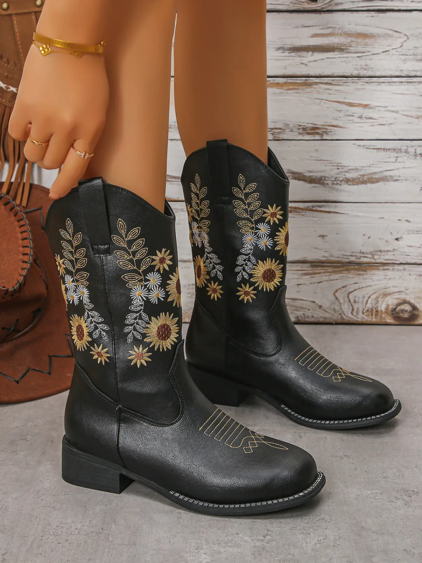 New Western Style Sunflower Embroidered Jeans Mid-Calf Boot, Vintage Classic Thick Heel Western Boot for Women, All Seasons Fashion Shoe