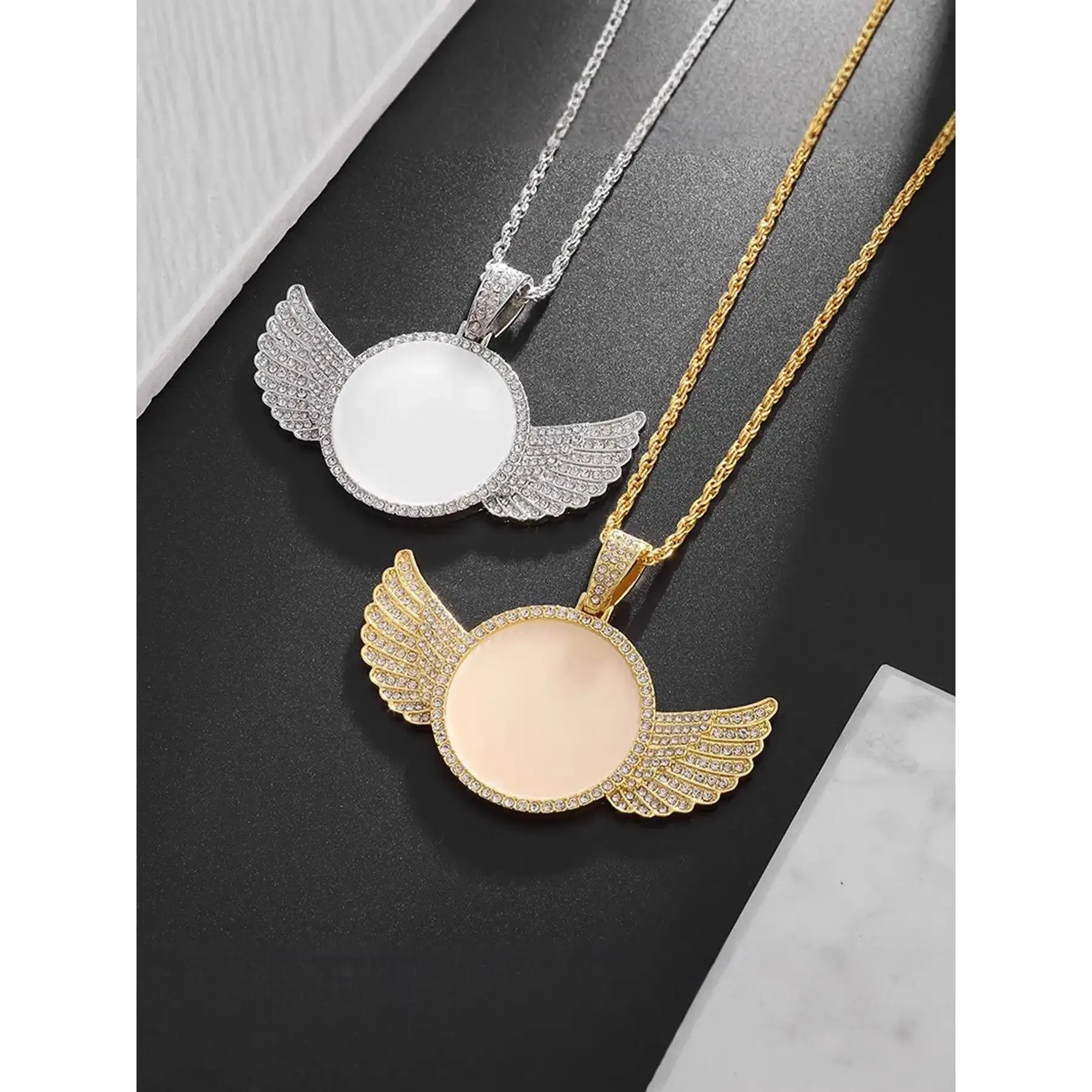Angel Wing Photo Pendant Necklace for Women, Rhinestone Embellished Round Locket, Elegant Fashion Jewelry Gift for Party & Daily Wear, Shiny Diamond Accent Chain, High-End Birthday Gift, Alloy Chain, Wing Motif