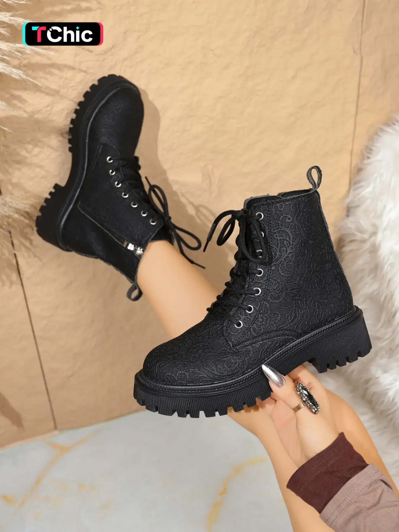Women's Lace-Up Combat Boots, Fashionable Comfortable Shoes, Ideal for Outdoor Activities, Women's Stylish Accessories