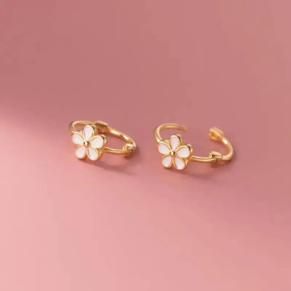Daisy Floral Huggie Hoop Earrings for Women & Teen Girls, Mini Sized Casual Alloy Hoops, Lightweight for Cartilage & Helix Piercings, Mini Sized Products, Casual Wear, Alloy Frame, Floral Motif, Hoop Form