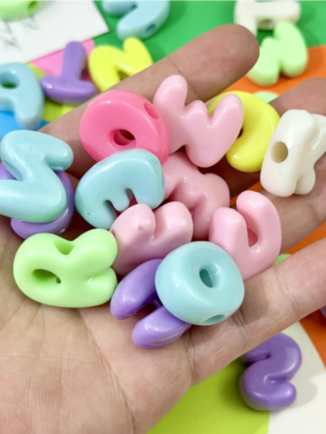 500g, approximately 175 pieces of colorful 3D letter beads, A-Z alphabet acrylic 6mm large hole acrylic letter beads, for DIY necklace, bracelet, phone charm chains, loose beads, Jewelry making supplies, jewelry making beads