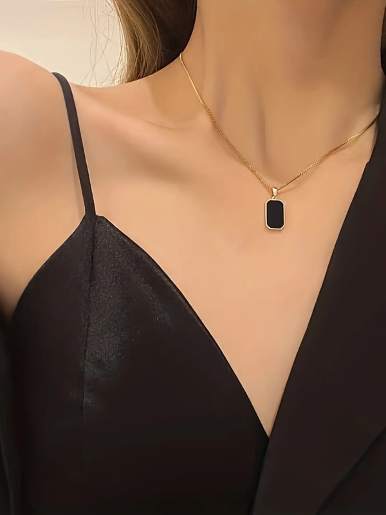 Fashion Geometric Two-Sided Square Letter Pendant, Elegant Ladies' Luxury Necklace, Minimalist Design, Unique Jewelry Gift