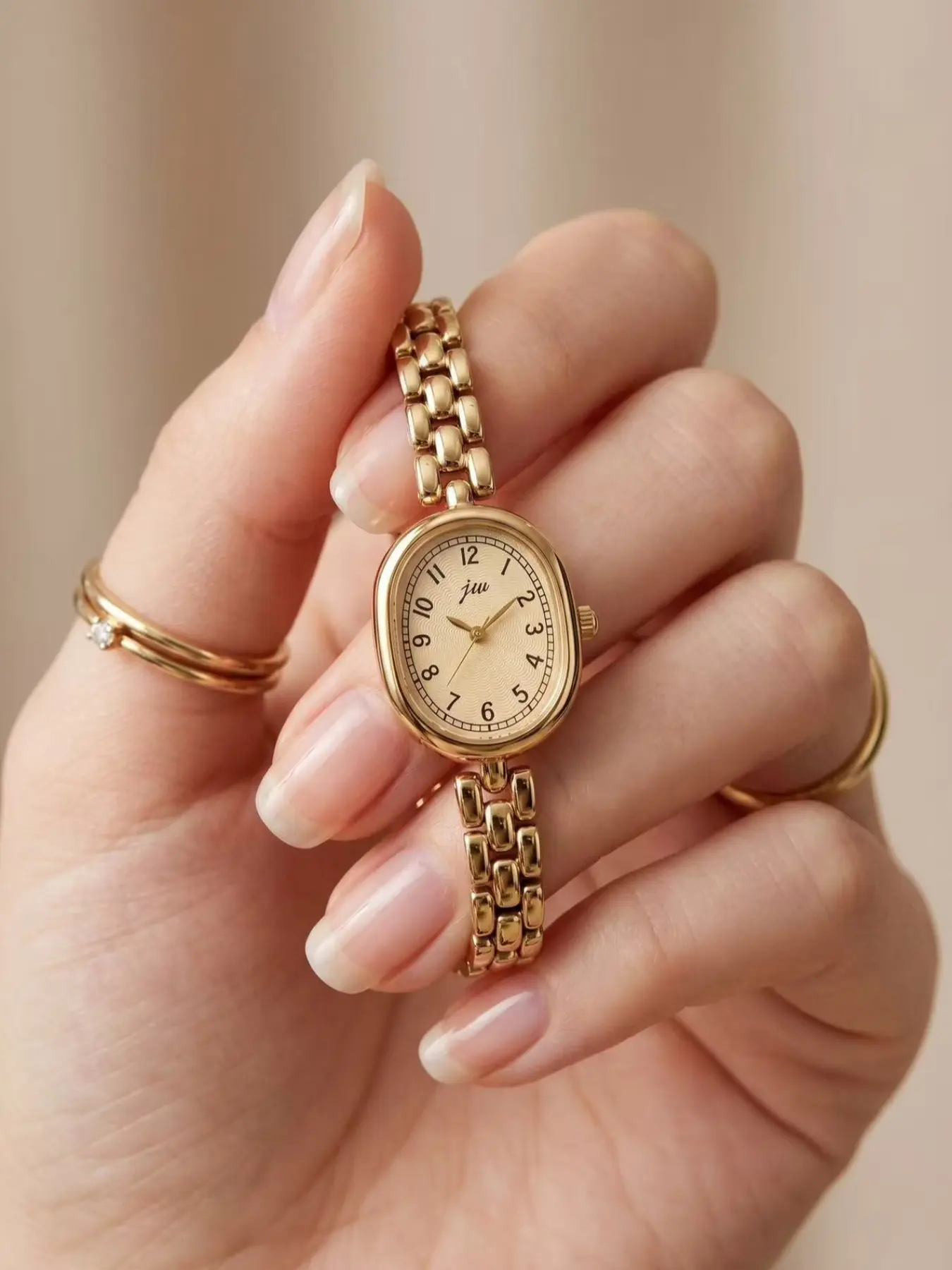 Women's Elegant Oval Watch, Dial Quartz Analog, Mineral Glass, Metal Case, Buckle Closure, Perfect Birthday Gift for Women and Girls, Fashionable Analogue Quartz Watch, Fashion Watches