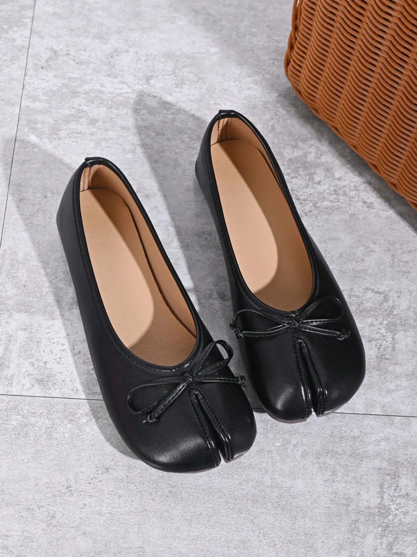 Women's Split-Toe Loafer Flats - Rounded Toe Box, Vintage-Inspired Slip-On Casual Shoes, Vintage Style Shoes