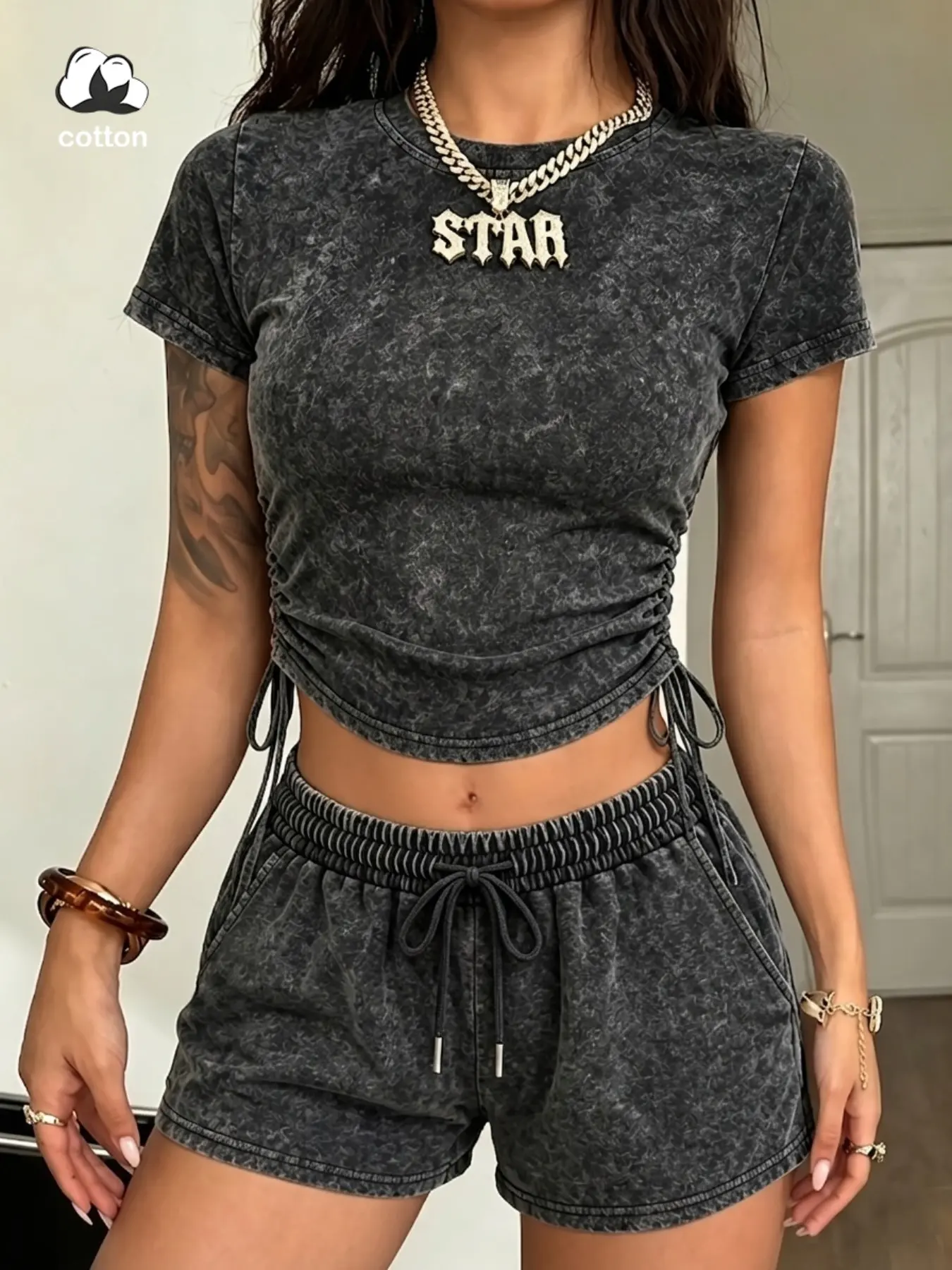 Distressed Acid-Wash Adjustable Drawstring Set (American 90s Vintage Street Style): Slim-Fit T-Shirt + High-Waisted Shorts — Trendy, Casual, Influencer-Style Streetwear Look