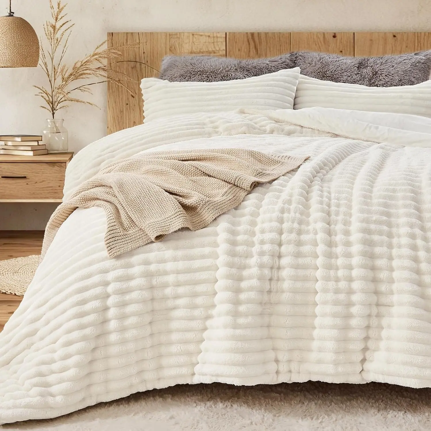 3-Piece Queen Size Comforter Set - Super Soft Fleece Bedding Set, 1 Warm Fuzzy Marshmallow Faux Fur Down Alternative Comforter with 2 Pillow Cases, Cream White, Three Pieces