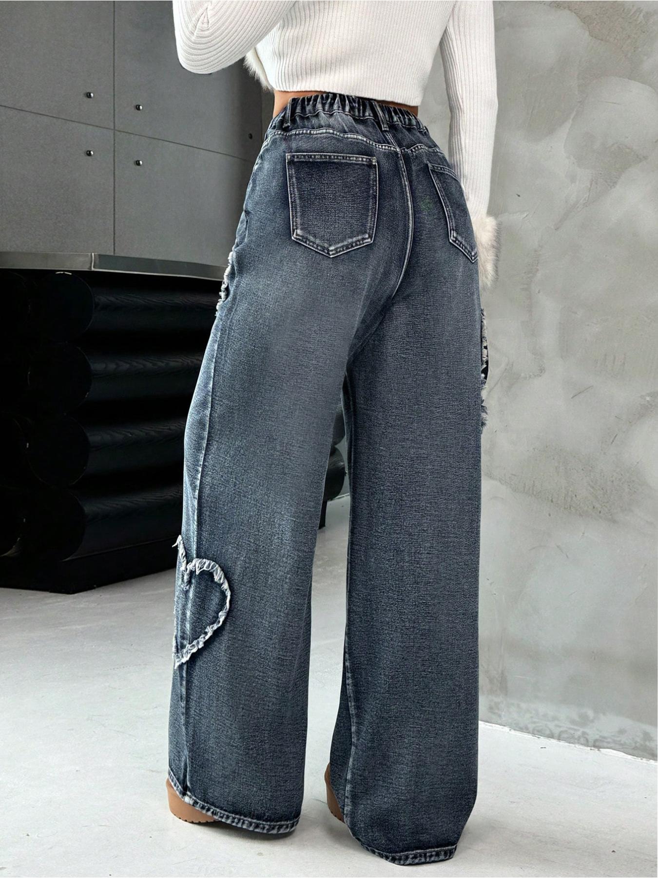 Women's Classic New Heart Embroidered Straight-Leg Jeans, Elegant Fitted Woven Denim Jeans for All Seasons, Versatile Washed Jean Style, Pants