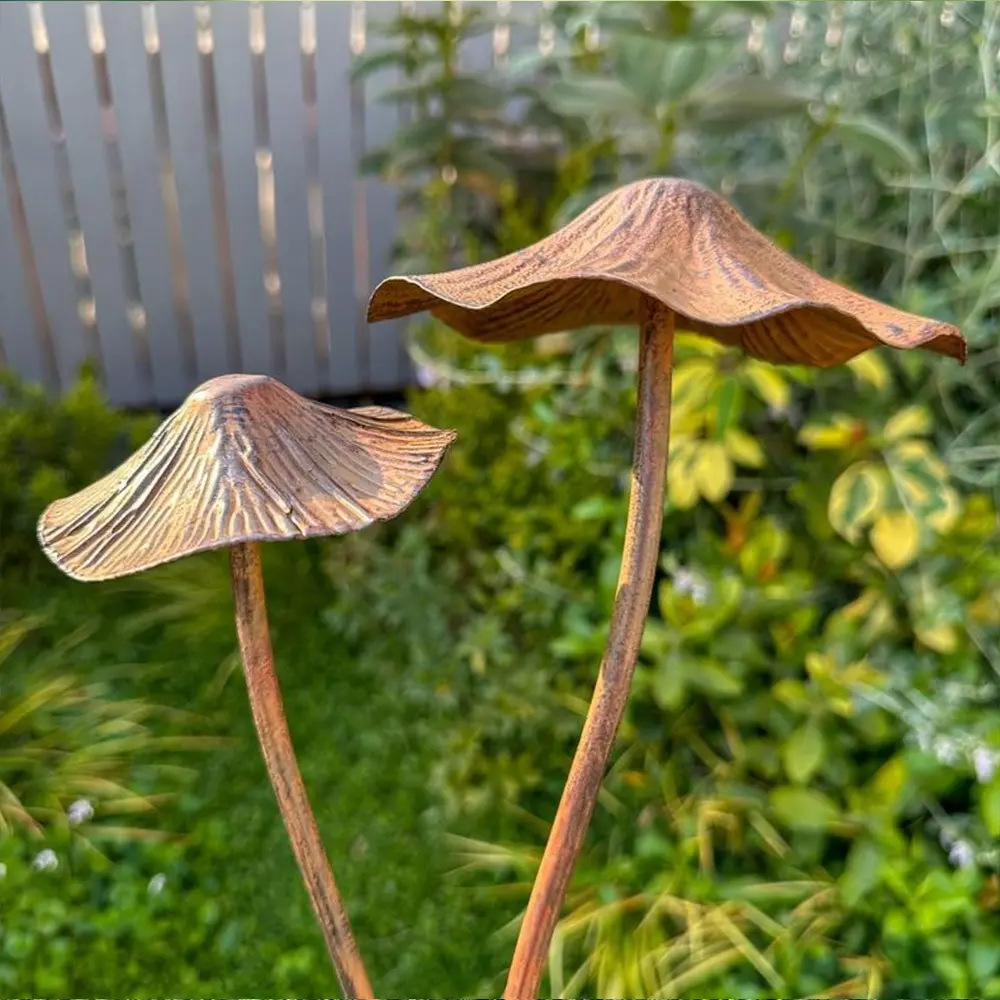 Aozey Mushroom Shaped Garden Decoration Set, Garden Accessories, Rustproof Metal Mushrooms Sculptures 40 Cm & 29 Cm, Outdoor Decor for Farm Grassland Durability