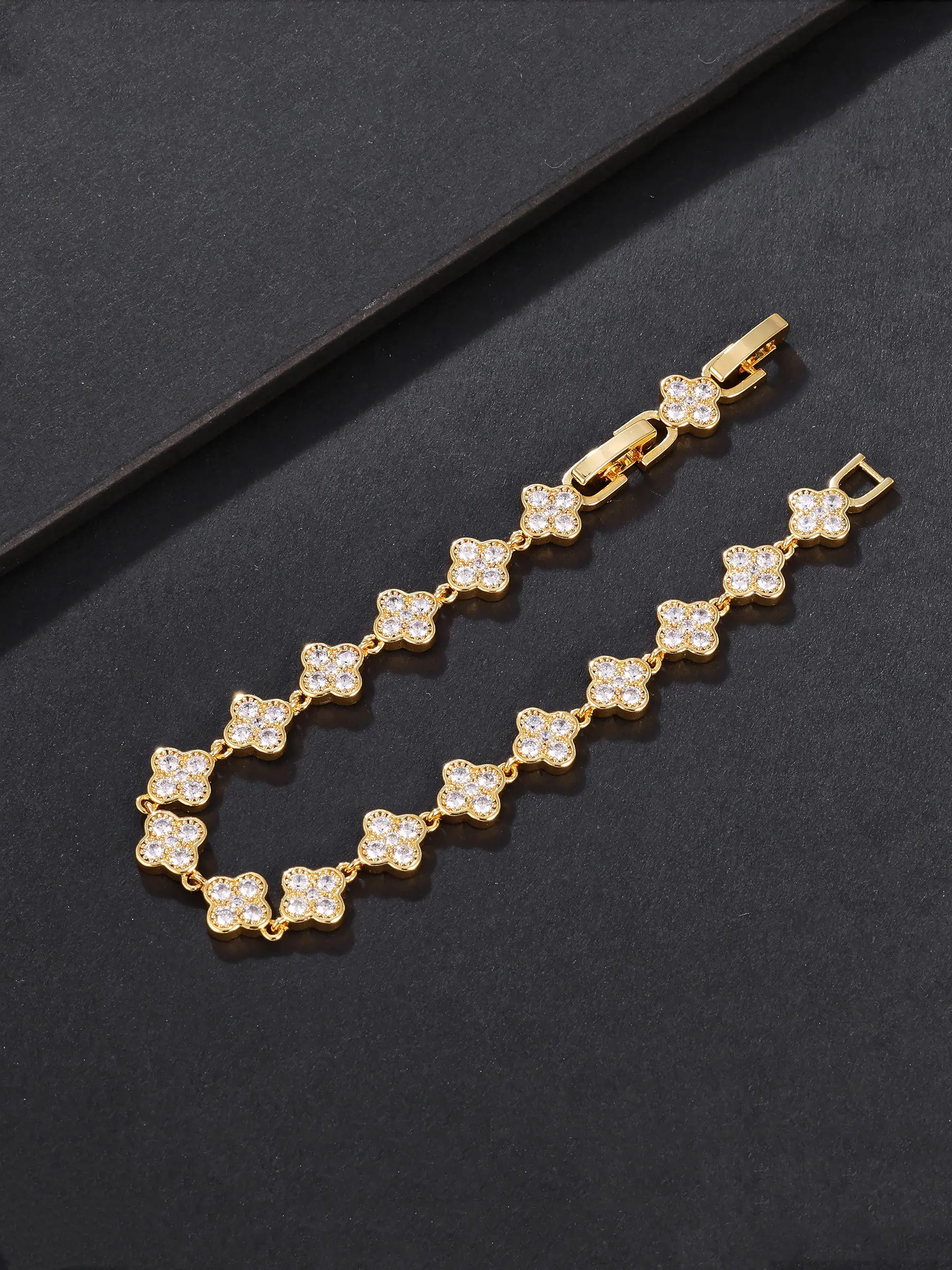 Four-Leaf Clover Hand Chain Bracelet, Fashion Street Style, Casual Daily Wear, High Value, Perfect Gift Choice Jewelry