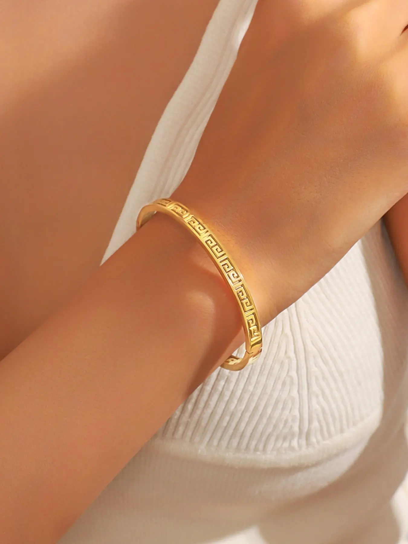 Eastern Elements Vintage Bangle Bracelet, Great Wall Pattern, Stainless Steel, Elegant Jewelry Bracelet, Unique Fashion Accessory, Perfect for Daily Wear and Parties, Ideal Gift