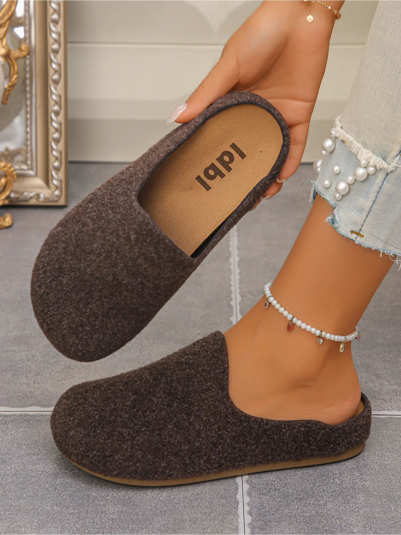 Fabric imitation woolen fabric upper, cork cushioned insole, round toe loose shoe shape, no heel kick design, lightweight and durable, retro lazy style, suitable for both home and outdoor use, multi-color women's Mueller half drag
