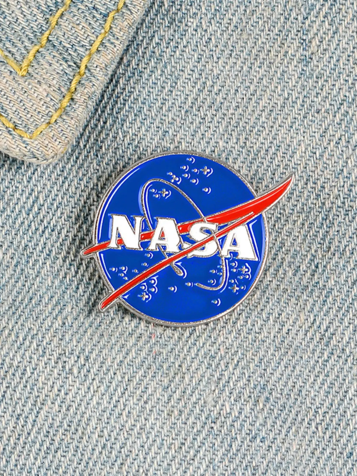 NASA Astronaut Alloy Enamel Brooch Pin, Cute Space Astronaut Brooches Accessory, Ideal Gift for Vacation and Backpack, Unique Design
