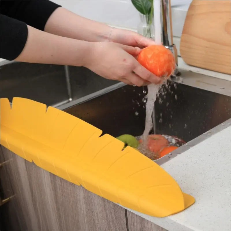 Suction Cup Leaf Sink Splash Guard | Kitchen Cleaning Water Splash Barrier, Anti-Splashing Water Stopper for Washing Dishes & Veggies, Water Splash Proof