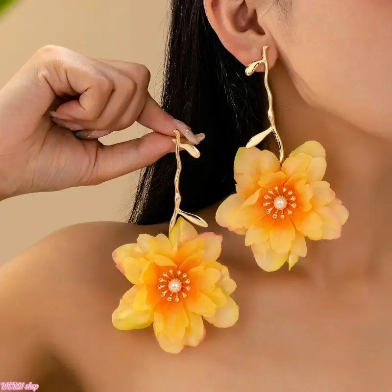 2026 Viral #SummerWins Gradient Irregular Floral Drop Earrings for Women, Inlaid Vibrant Bohemian Statement Flower Dangle Jewelry, Lightweight Skin-Friendly Eye-Catching Ear Accessory, Stylish Summer Beach Vacation Party Casual Boho Outfit Matching