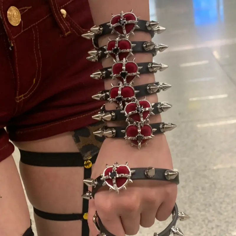 Punk Goth Resin Spiked Heart Motif Wrist Band - Hot Girls' Club Wear Bracelet, Gothic Rivet Couple Jewelry for Night Out, Rivet Spikes, Funky Unique Accessories, Heart Shape, Gothic Punk