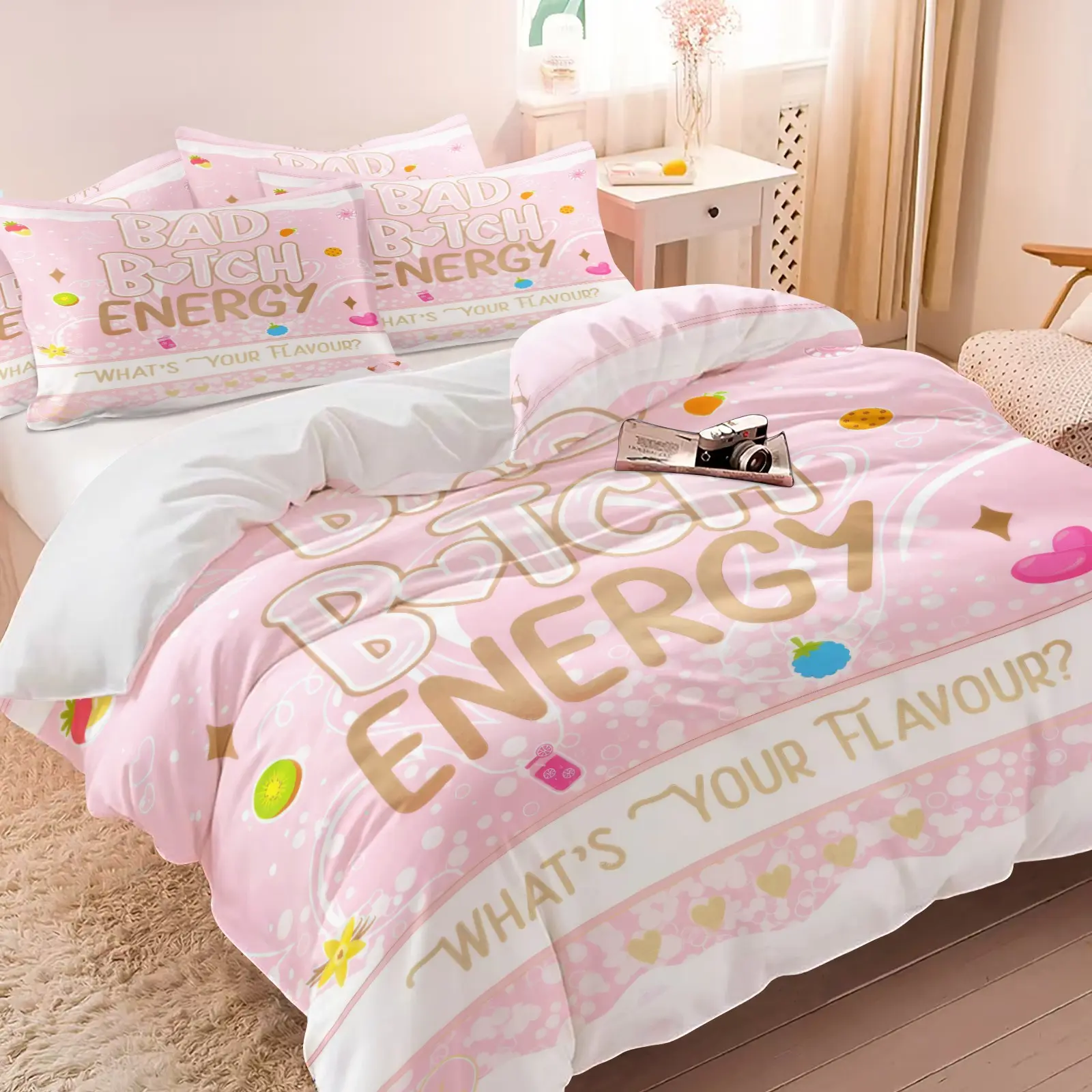 Bad Bitch Energy Pink Gold Soda Bubble Decorative Duvet Cover Set, Print Bedding Set, 1 Duvet Cover & 1-2 Pillowcases, French Girl Heart Star Street Style Print, Soft Breathable Fabric, All-Season Y2K Decor, Trendy Girls Bedroom Layout