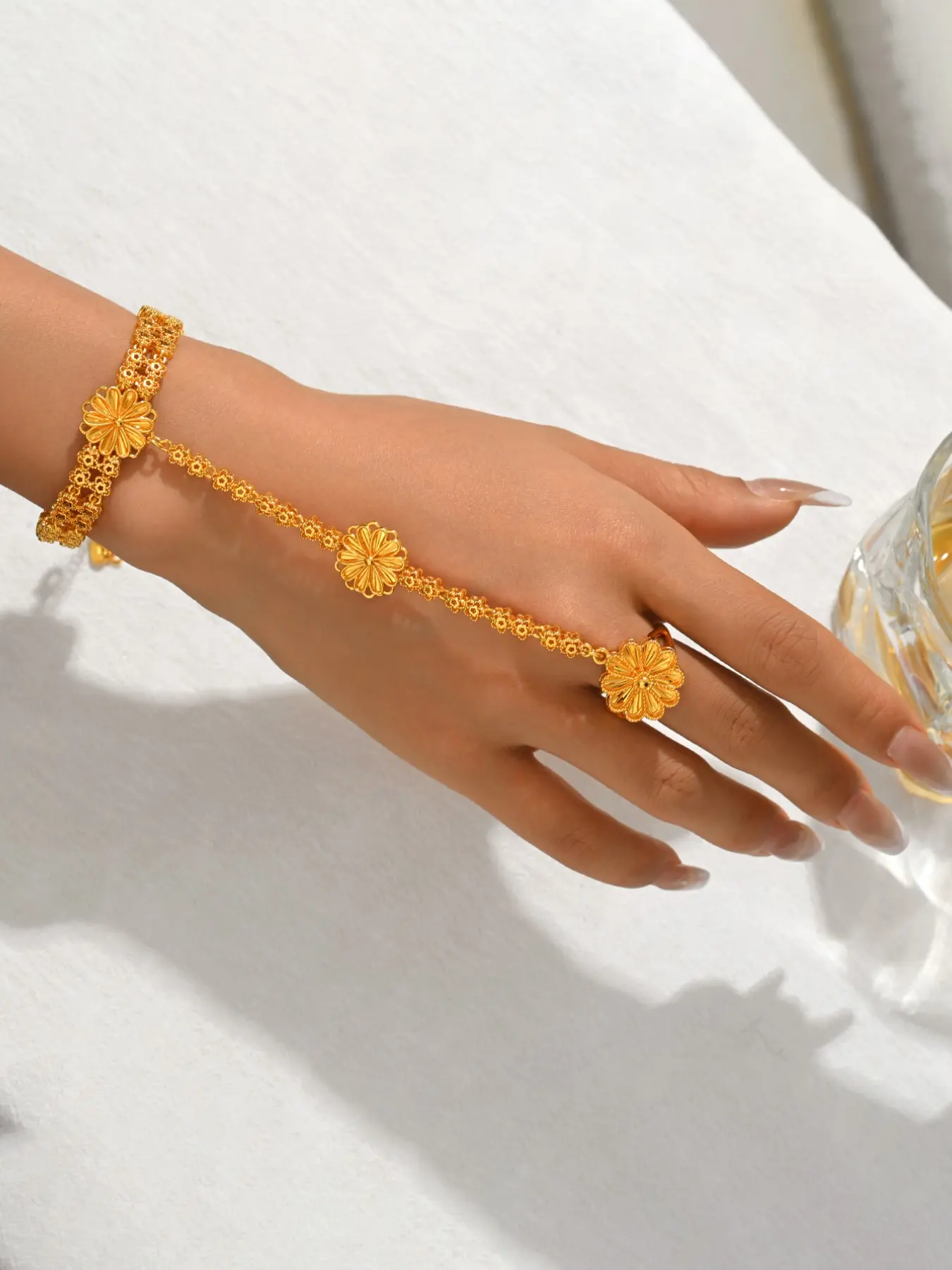 Luxury Floral Vintage Style Dual Ring Bracelet, Copper Chain Bracelet, Boho Style Bracelet, Perfect for Wedding Banquets, Bridal Gown Accessories, Elegant Event Bohemian Jewelry