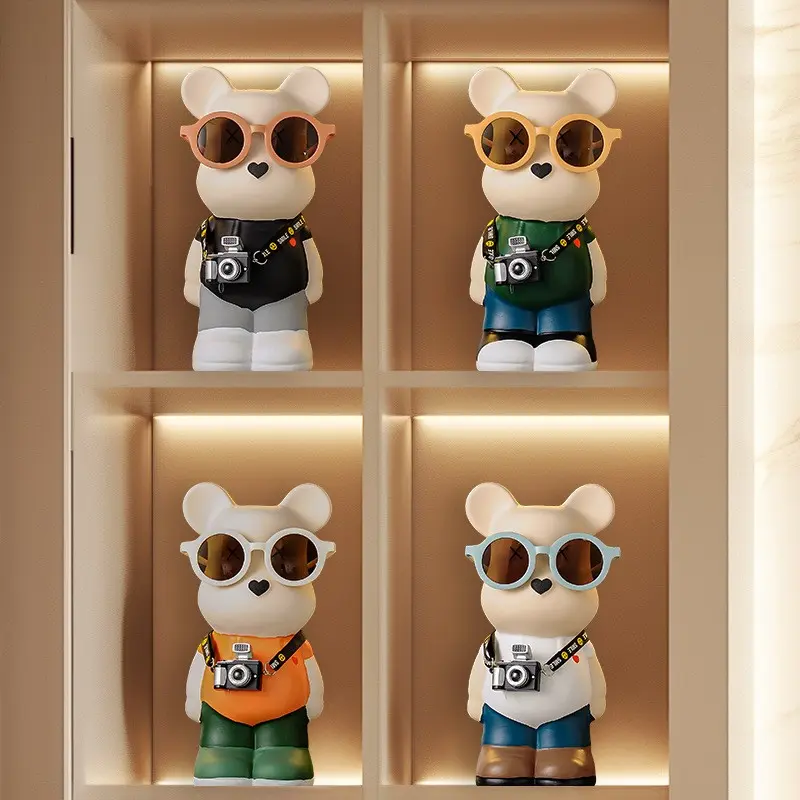 Cute travel bear figurine, luxurious and high-end living room TV cabinet, display cabinet and decoration item. It has an elegant and niche style. Cartoon hip-hop bear piggy bank with detachable sunglasses and camera. Cute home storage rack decoration. Mon