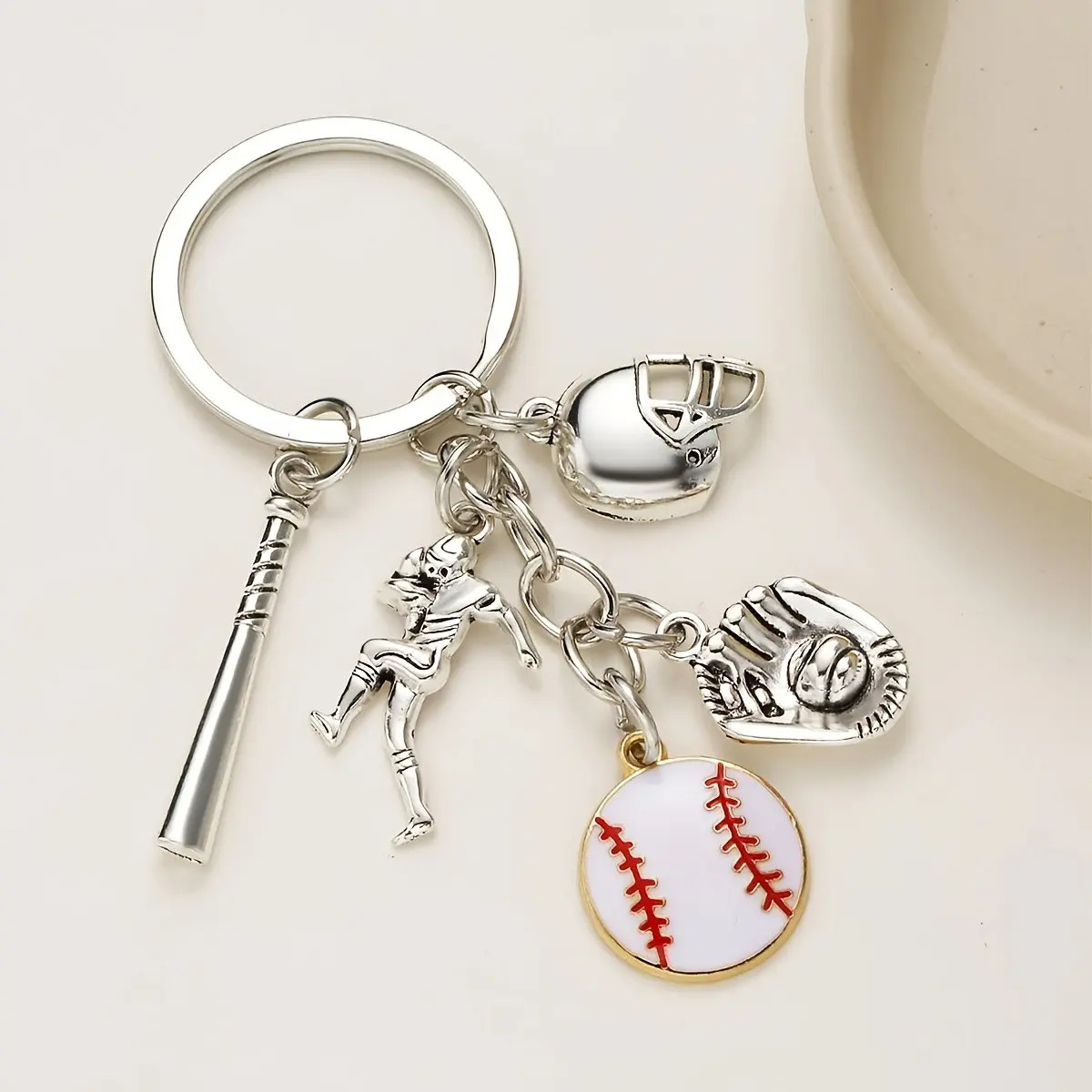 [Baseball Keychain] Durable Zinc Alloy 1pc Baseball-Themed Keychain with Street Hat & Glove Pendants | Ideal Gift for Sports Fans, Birthdays, Holidays, and Fitness Enthusiasts, Sports Accessories | Baseball Club Gear Keyrings