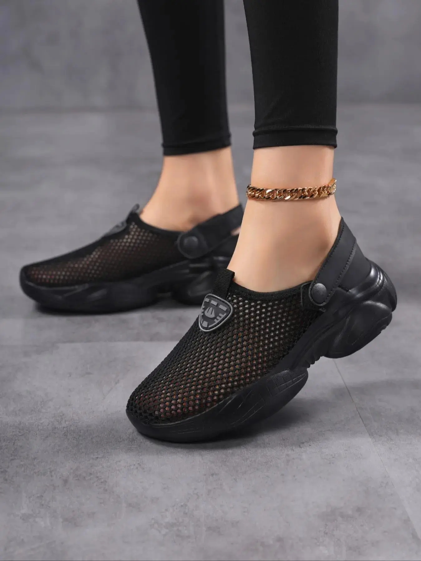 Women's Mesh Clogs - YYT1 Slip-On Hollow Toe Sandals, Thick Platform Sole, Breathable, Ideal for Casual Wear, Outdoor Walks