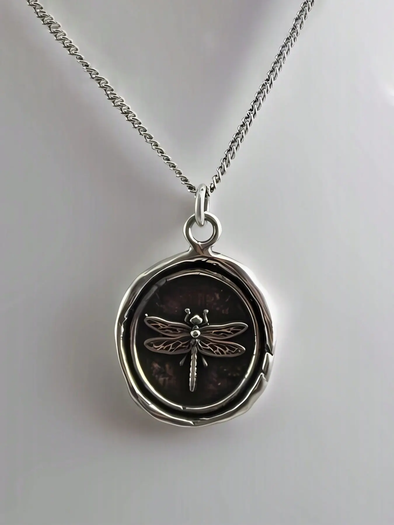 Vintage Punk Distressed Dragonfly Pendant Necklace, Unisex Casual Party Jewelry, Unique Round Design, Perfect for Daily Wear, Costume Necklaces, Chain Necklace, Accessory Necklace, Alloy Pendant Necklace
