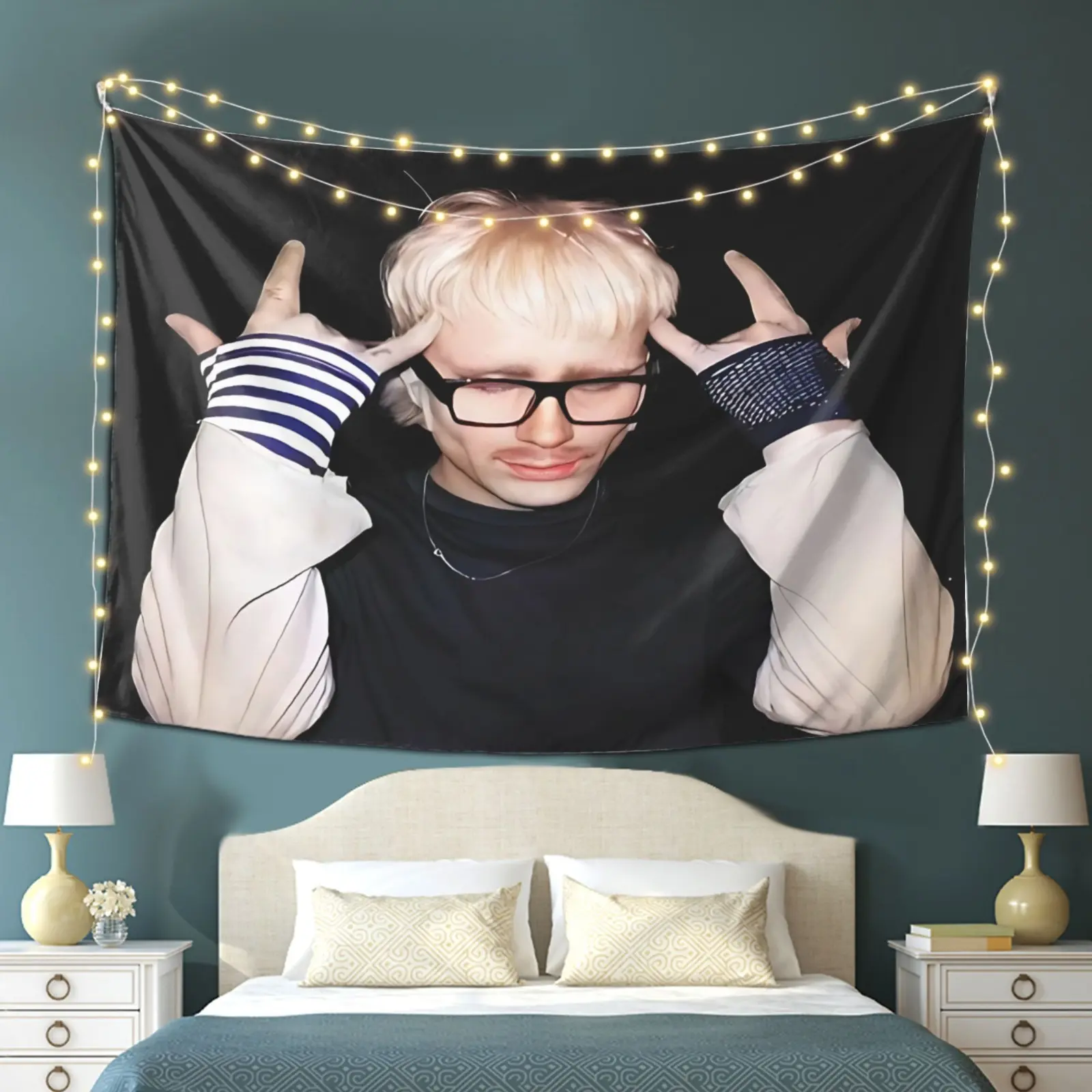 2D Flat - 2D Flat - This 2D Flat Tapestry by Joost Klein Showcases a Design Inspired by 60S And 70S Horizontal Retro Aesthetics, Making It an Ideal Choice for Bedrooms, Dorms, And Living Rooms - Perfect Gift for Movie Enthusiasts