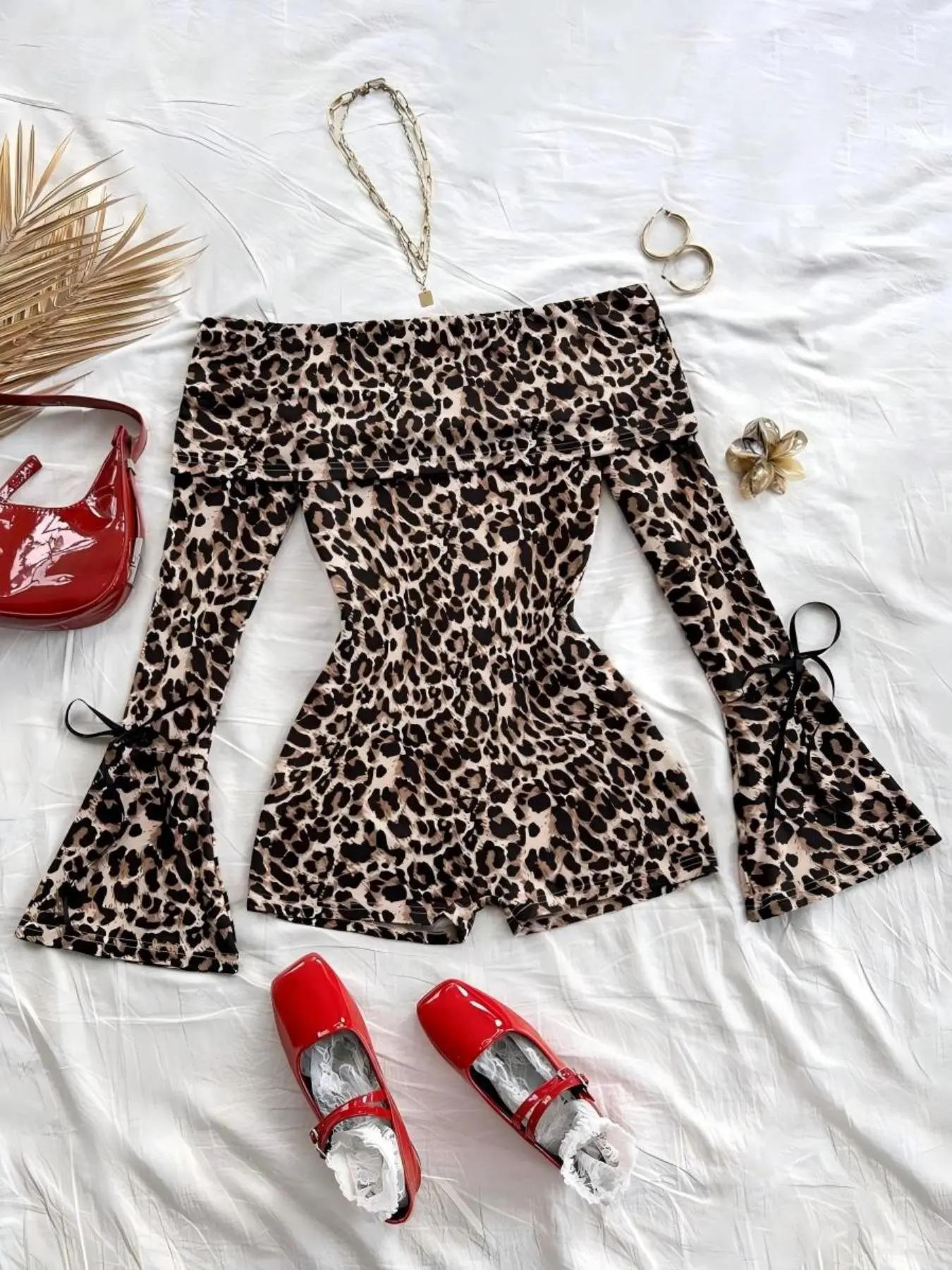 Women's Vacation Knit Leopard Print Off-Shoulder Long Sleeve Bell Sleeve Bow Romper, Casual Fashion for Relaxing Days