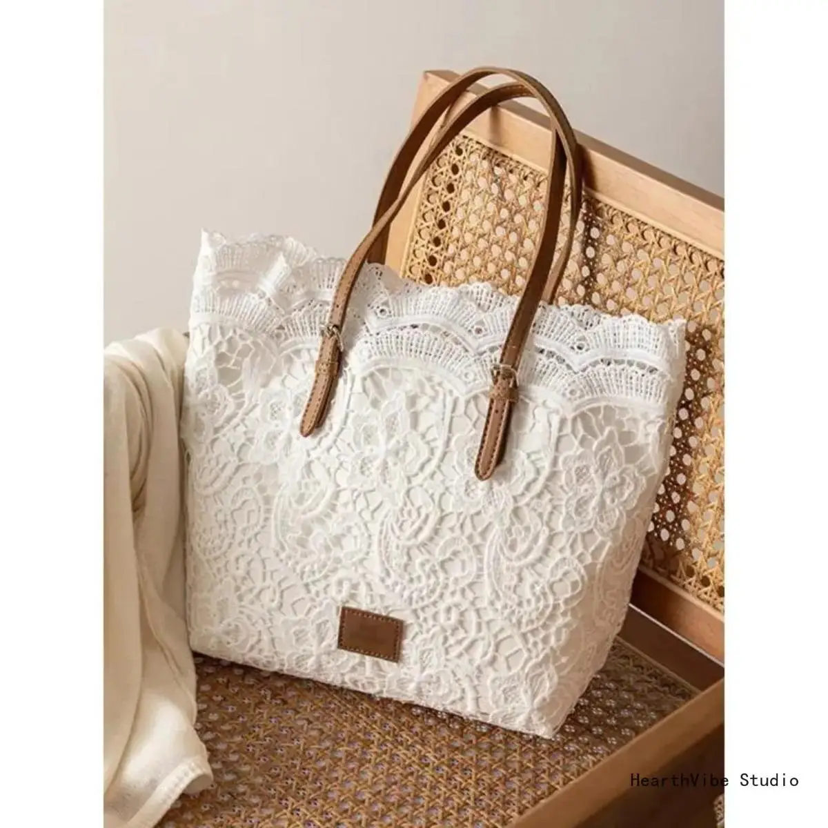 Women's Vintage Lace Kiss-Lock Crossbody Shoulder Bag - Solid Polyester Synthetic Foldable Casual Purse with Adjustable Strap & Wrist Strap, Lightweight Elegant for Daily Wear & Weddings, Crossbody Bag For Women