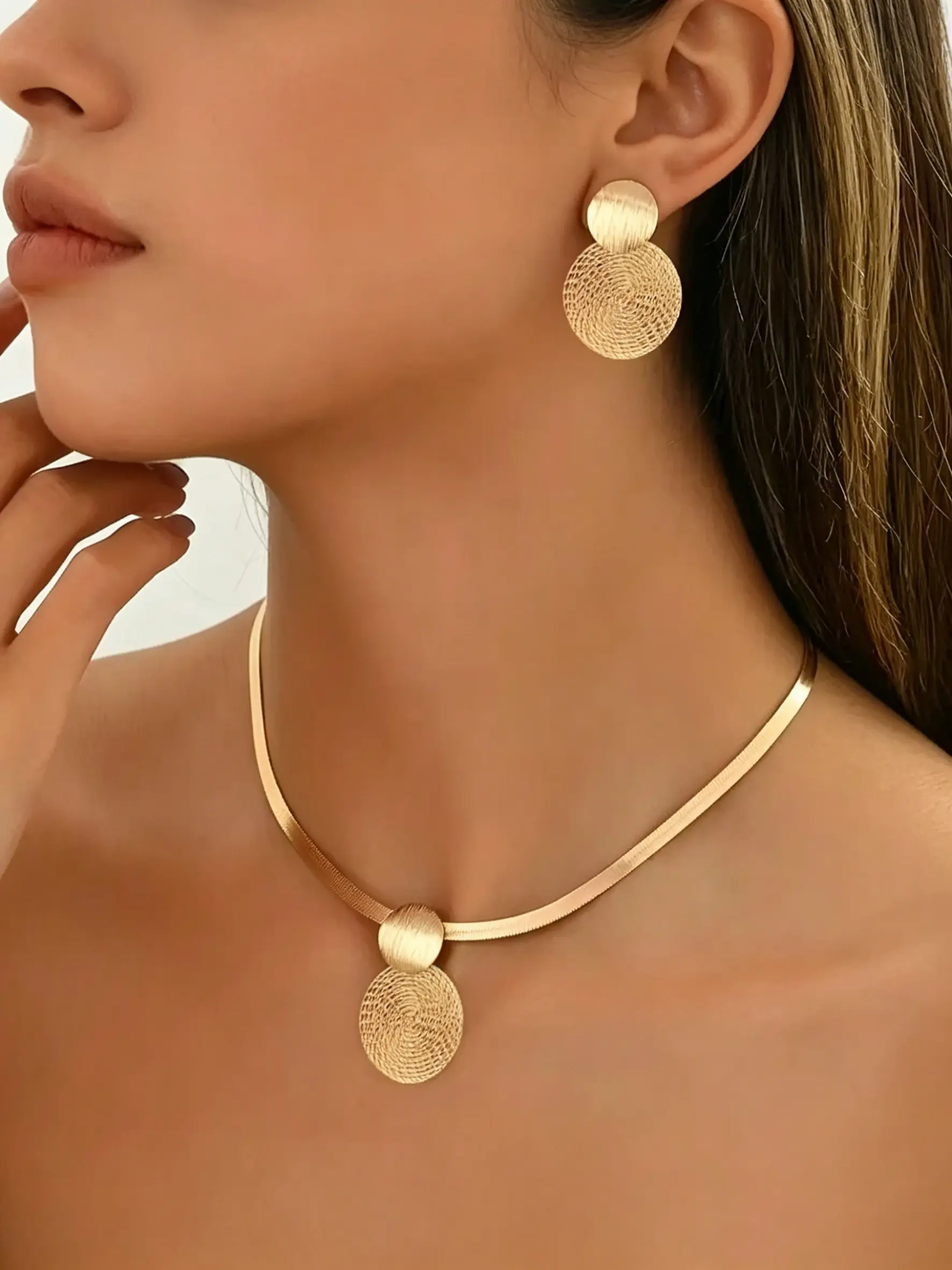Women's Snake Chain Fashion Jewelry Set, Textured Dual Disc Pendant Necklace and Earrings, Geometric Style Gift