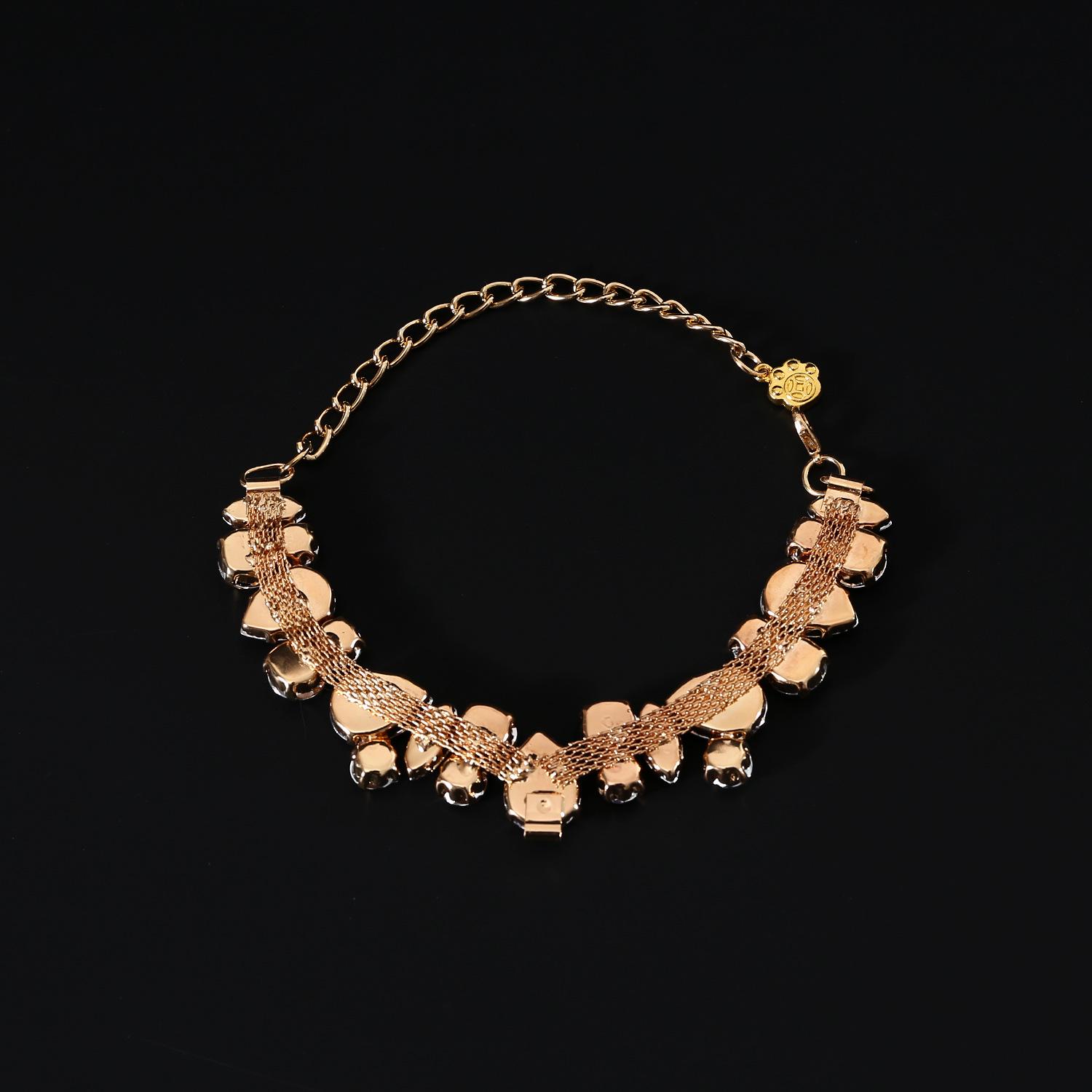 Luxury Pet Necklace: Gemstone & Crystal Chain Collar for Cats and Dogs - Full-Rhinestone, Princess-Style, Teardrop-Accent, Metal Wedding Collar