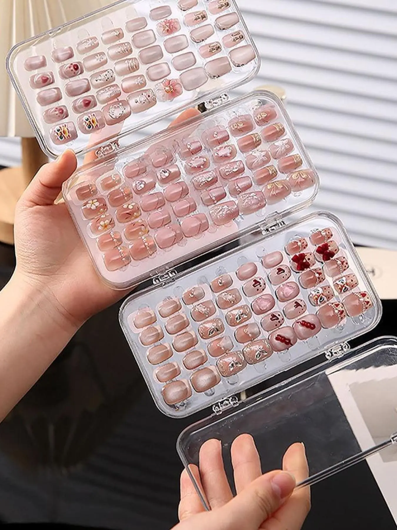Tri-Fold Press on Nail Organizer Case, 4-Page Portable Storage Box, Clear Pet Plastic Travel Holder for Fake Nails, Compact Design