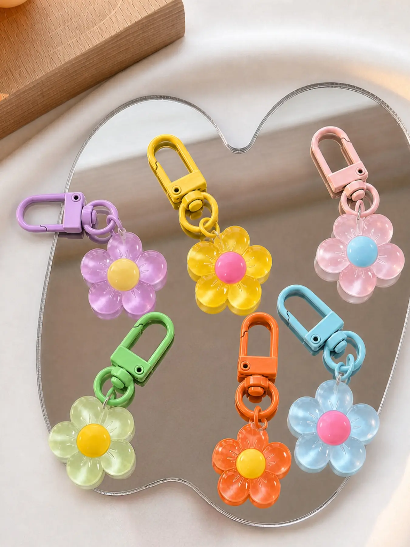 6pcs Cute Transparent Flower Resin Keychains, Colorful Spring Floral Pendant, Plastic Carabiner Bag Decor, Sweet Gift for Girls