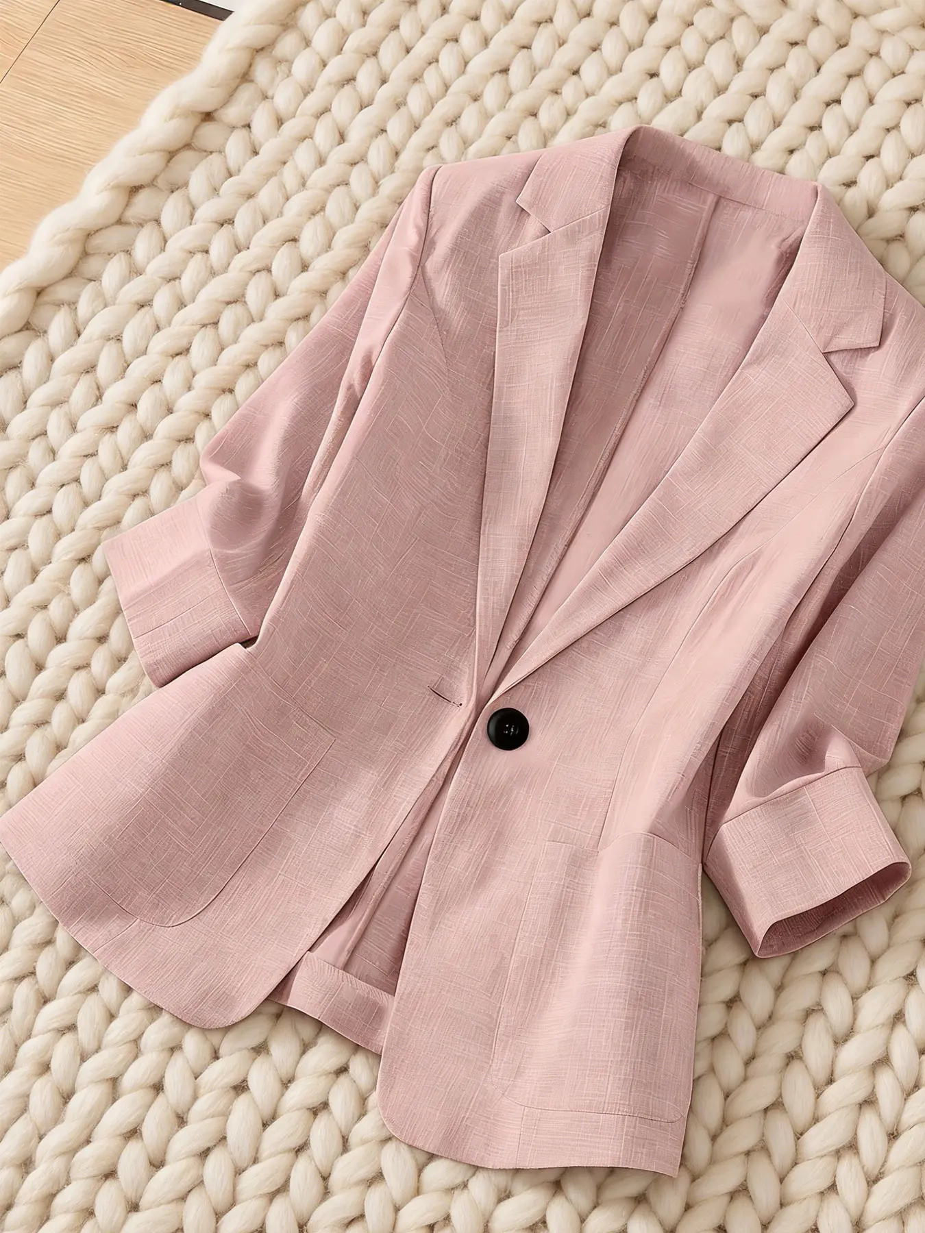 A women's plain lapel single-breasted one-button mid-sleeve double-pocket suit jacket, suitable for spring and autumn seasons suitable for office and daily wear Casual