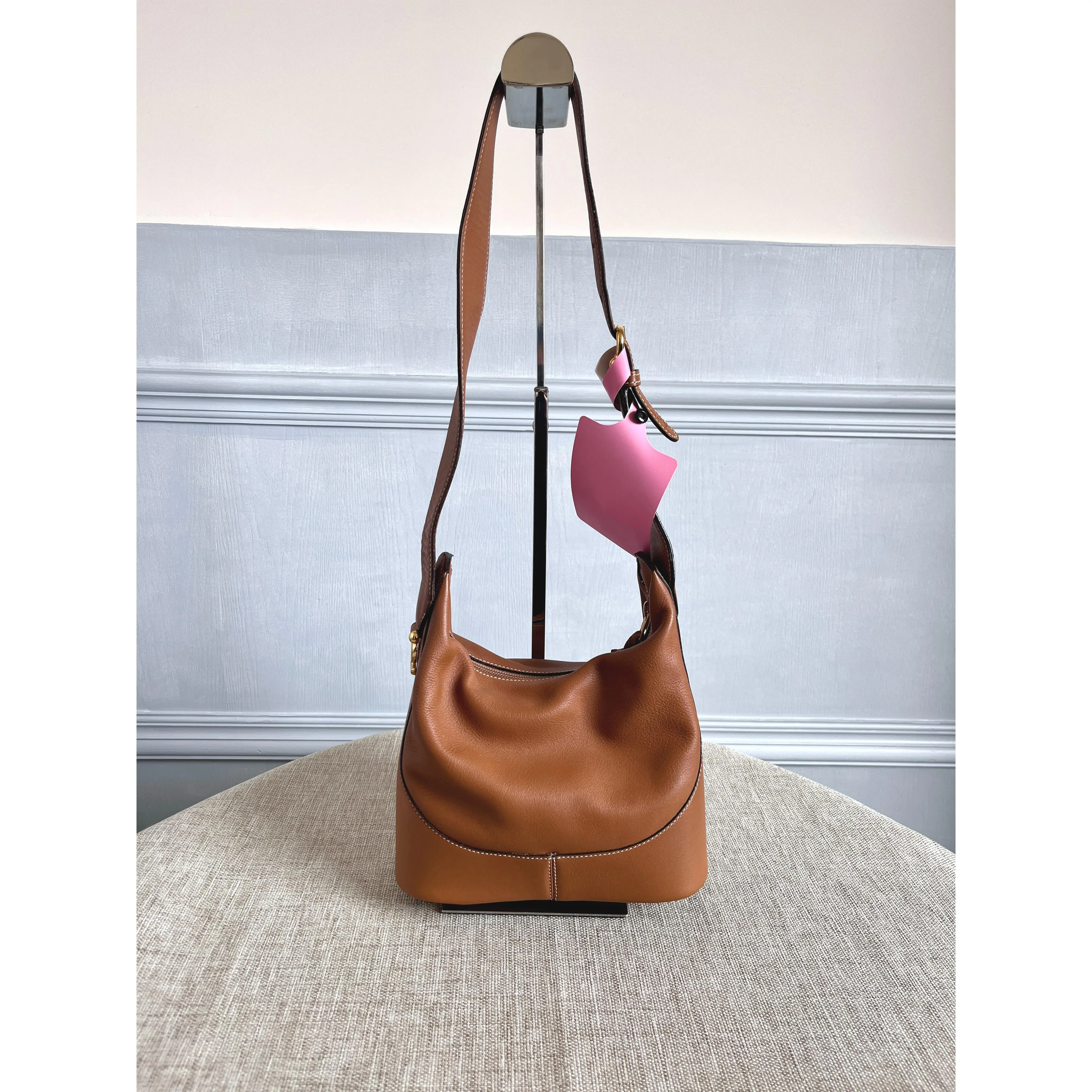 Pre-owned Loewe Vintage Brown Smooth Calfskin Bucket Hobo Shoulder Bag Adjustable Wide Leather Strap Gold Tone Hardware COA
