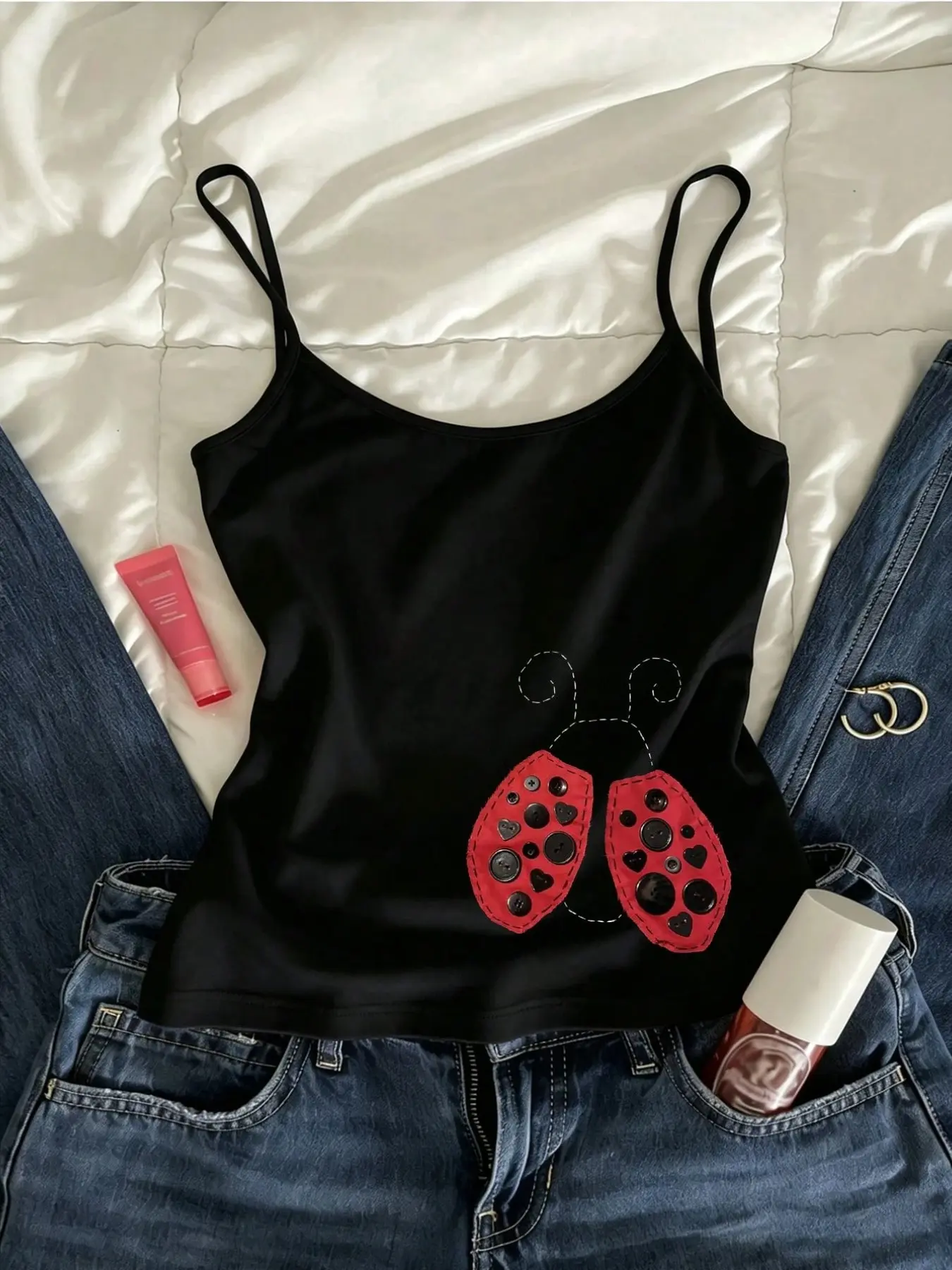 Women Black Thin Spaghetti Strap Crop Cami Top, Cute Handmade Style Red Ladybug Button Graphic Sleeveless Tank, Soft Stretch U Neck Slim Fit Camisole For Summer Street Casual Daily Layering Y2K Ladies Fashion Vest
