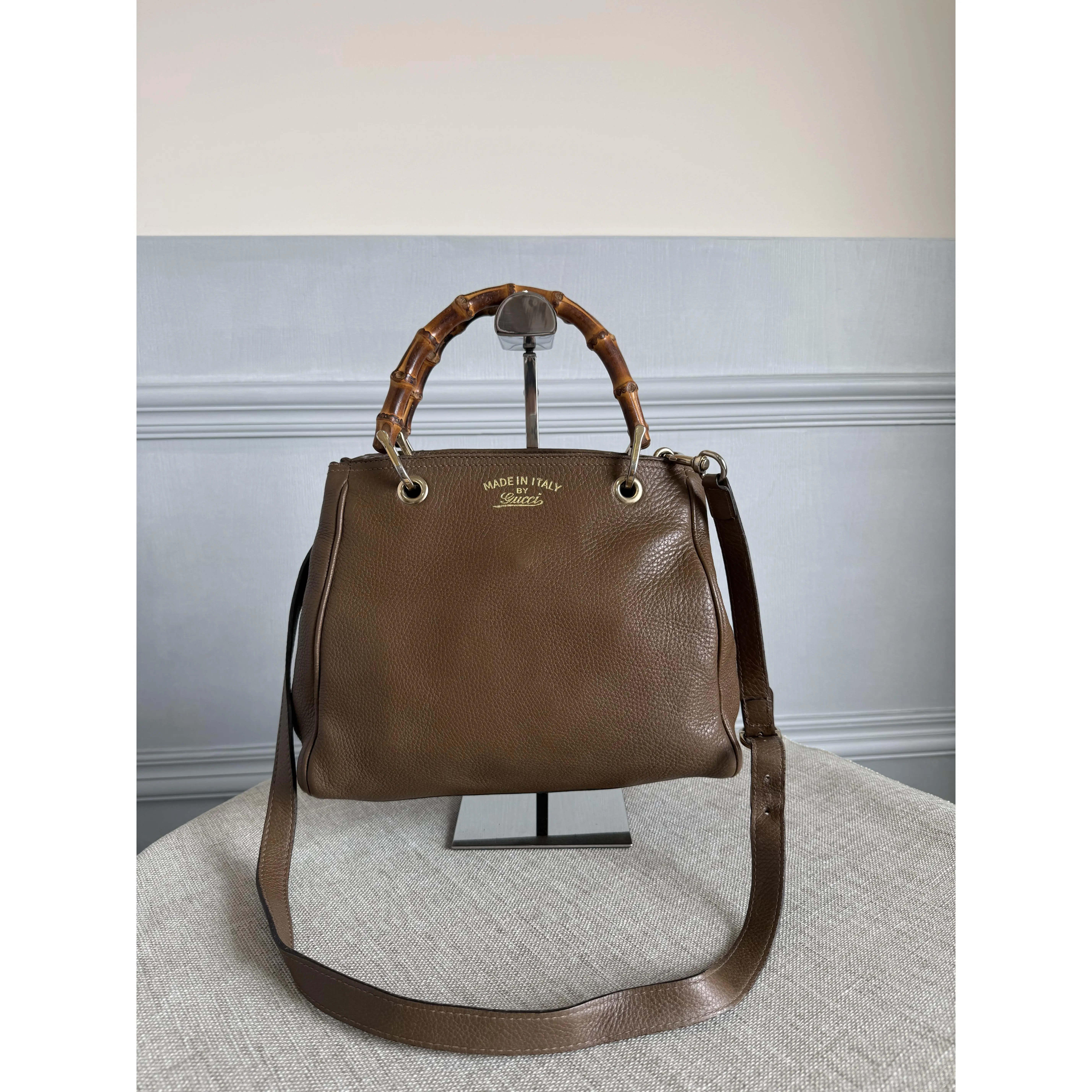 Pre-owned GUCCI Dark Brown Calfskin Bamboo Top Handle Bag, GUC (Good Used Condition), Purses Crossbody Bag for Everyday Usage, Moderate Corner Abrasion, Overall Structure Intact, Minor Glazing Cracking, Slight Hardware Fading