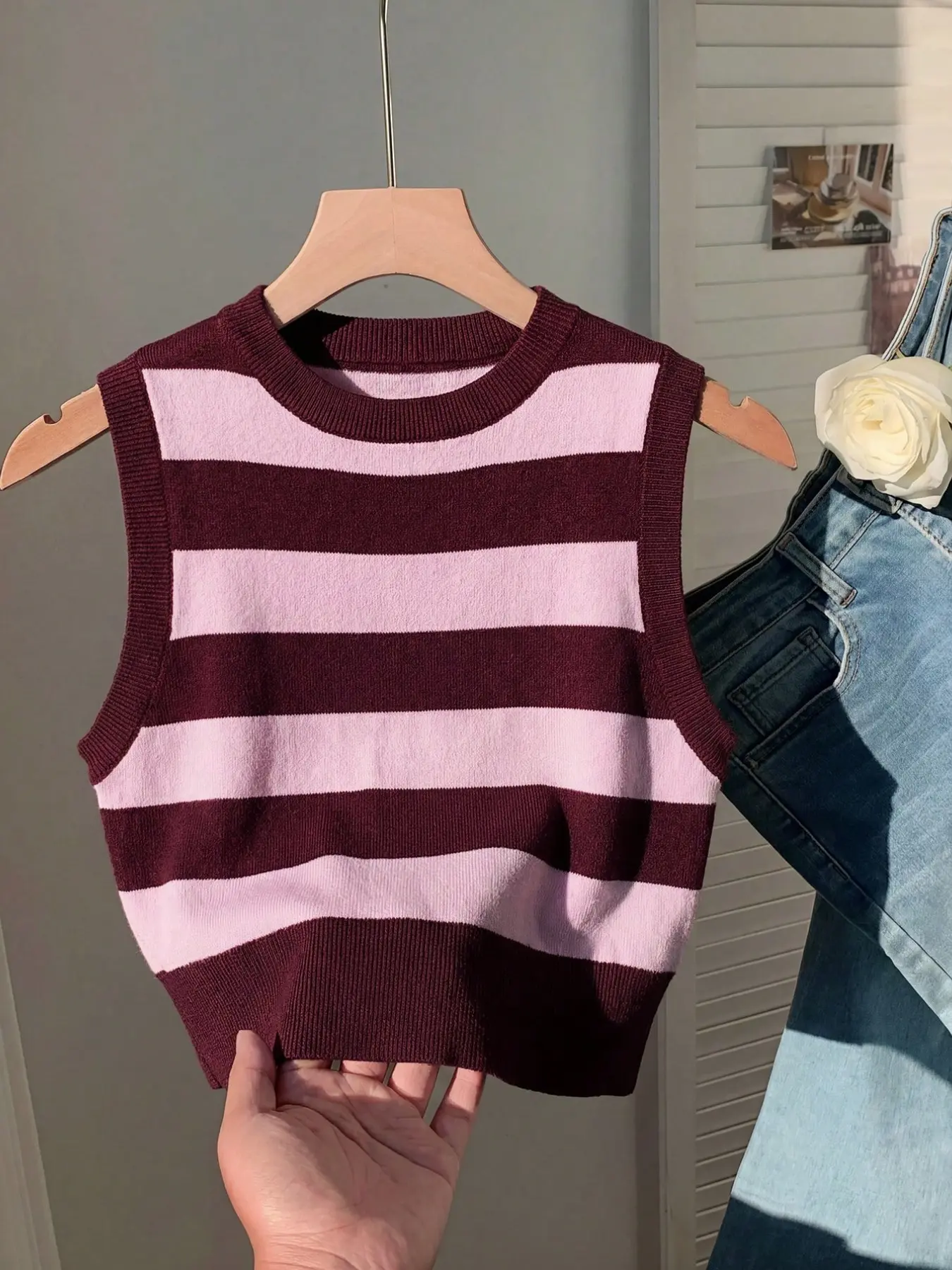 Simple Striped Knitted Sweater Vest, Casual Knitwear for Daily Wear, Comfortable and Stylish Top, Perfect for Layering, Ideal for All Seasons