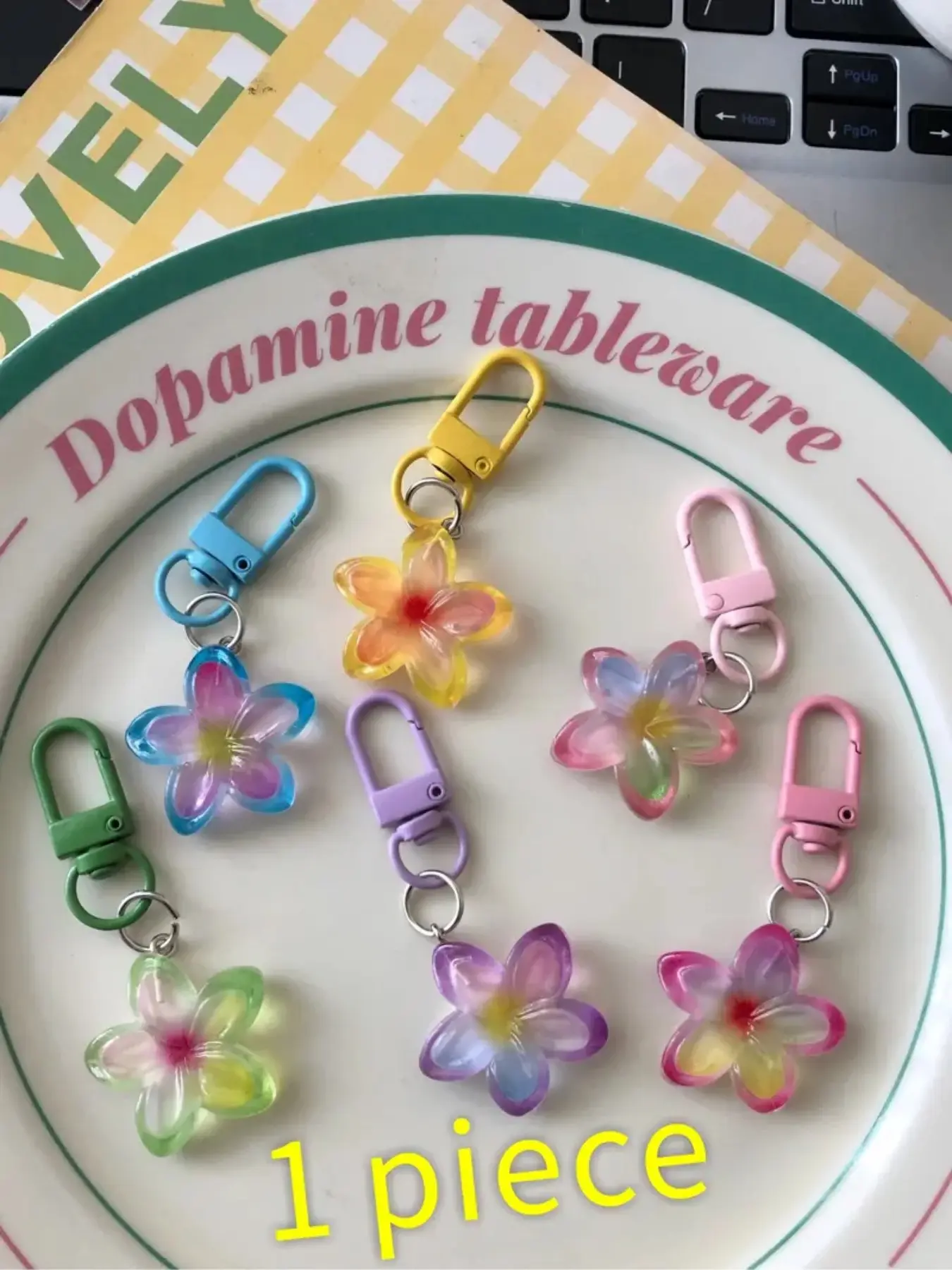 New Resin Dual-Color Jasmine Keychain, Fashion Gradient Pendant, Car Key Ring, Backpack Charm, Cute Transparent Daisy Floral Pattern Keychain, Sweet Birthday Gift for Friends & Couples, Trendy Accessory for College Students Back to School Season